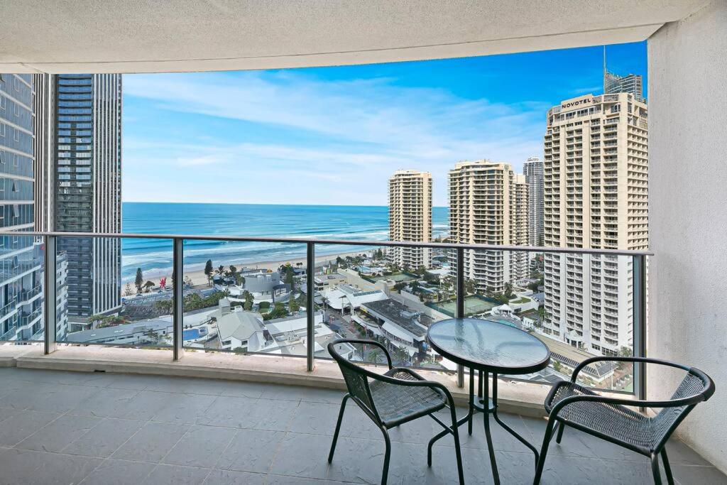 Spectacular 19th Floor Apartment in Heart of Surfers Paradise