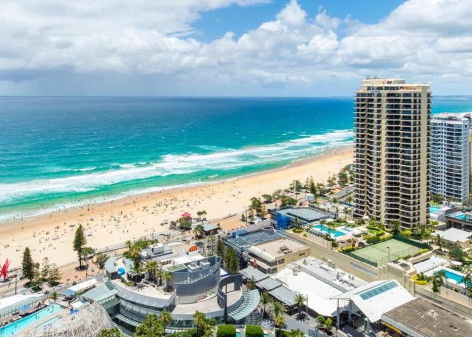 Spectacular 19th Floor Apartment in Heart of Surfers Paradise