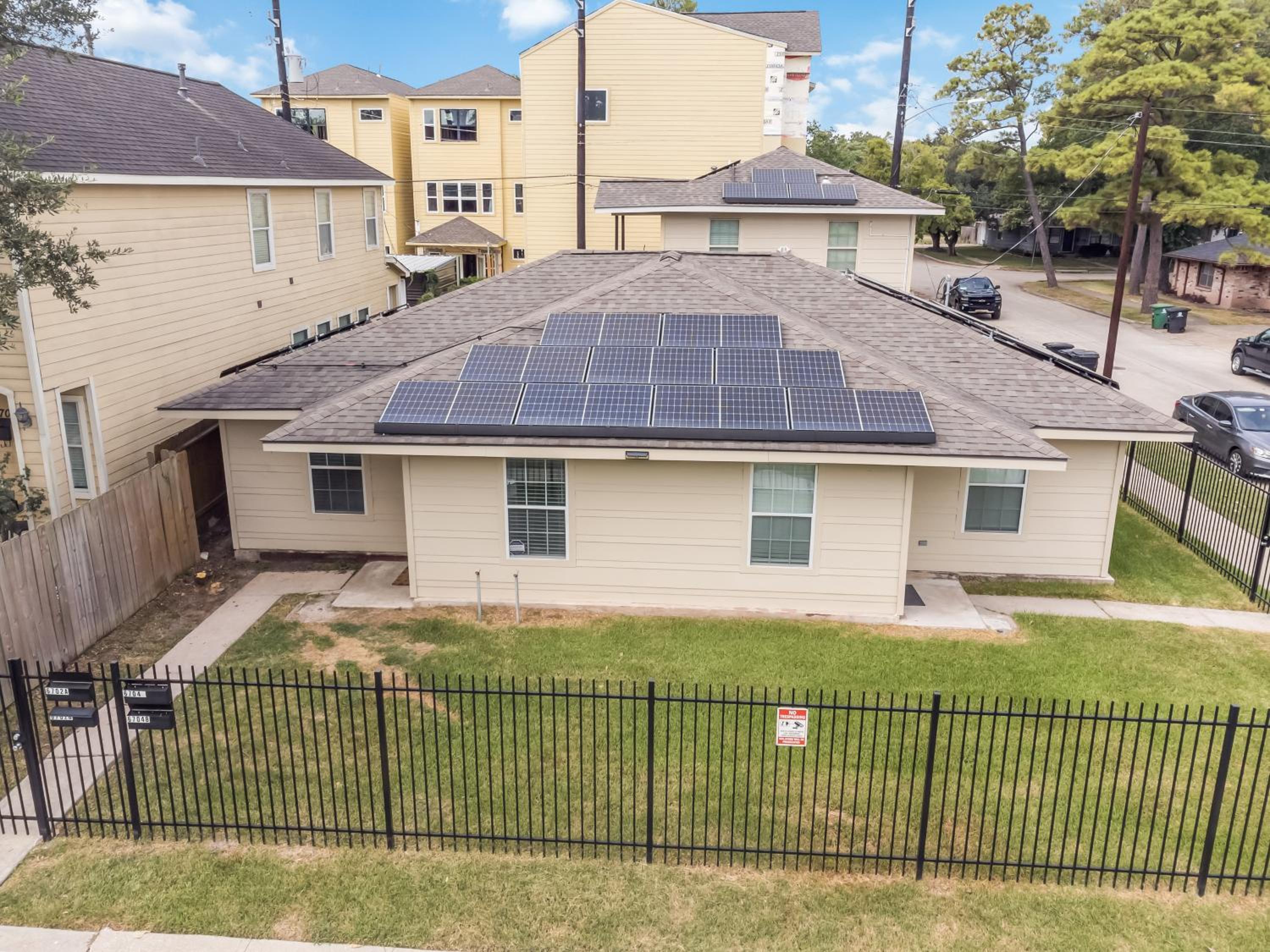 Opulent, Luxurious & Modern APT 7 Min From TX Med Center view 2