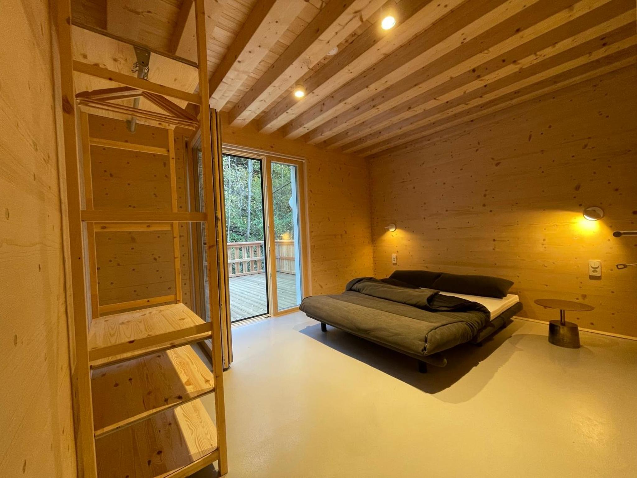 Mondholz - Urban Inn 24-7