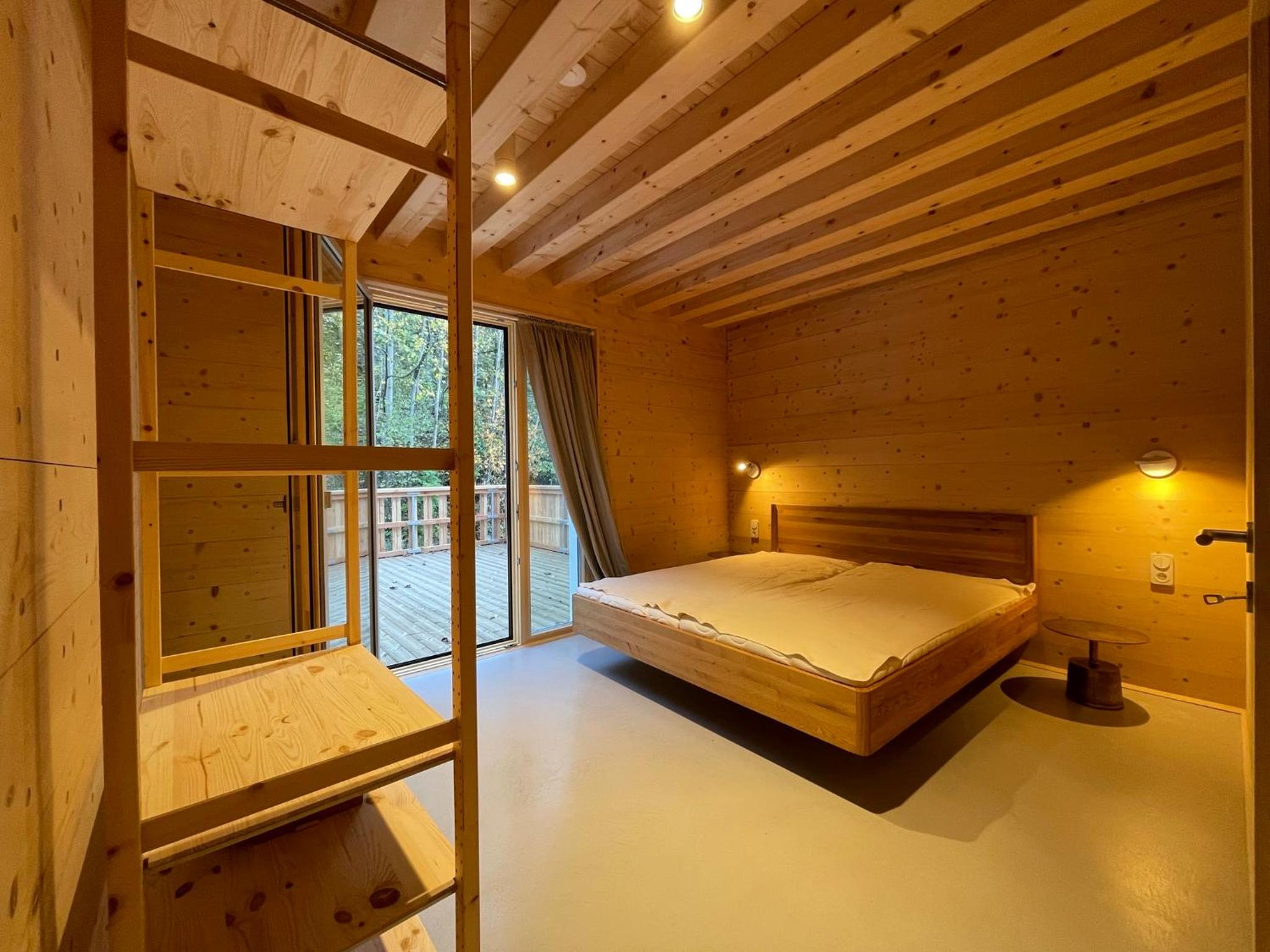 Mondholz - Urban Inn 24-7