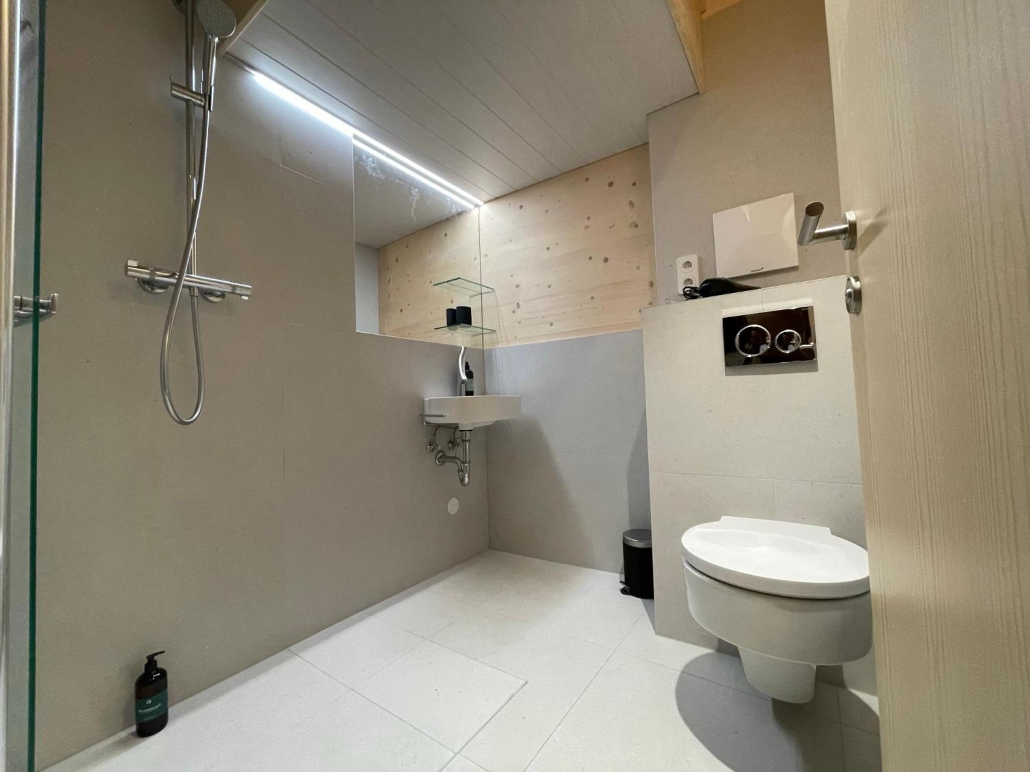 Mondholz - Urban Inn 24-7