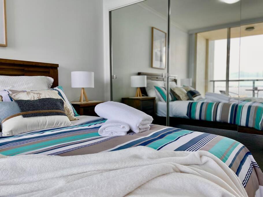 Amzing Ocean View Spacious Three Bedrooms Apartment Port Melbourne