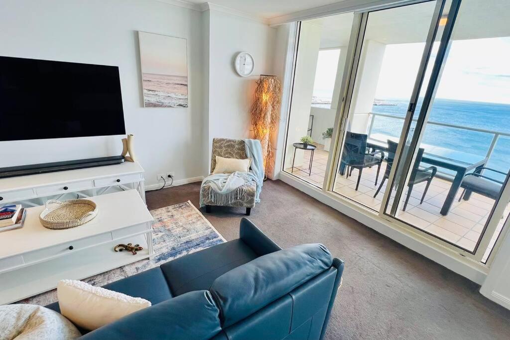 Amzing Ocean View Spacious Three Bedrooms Apartment Port Melbourne