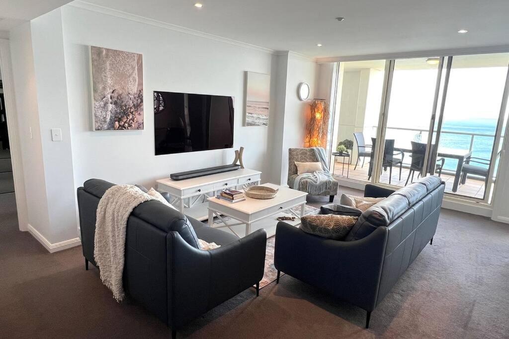 Amzing Ocean View Spacious Three Bedrooms Apartment Port Melbourne