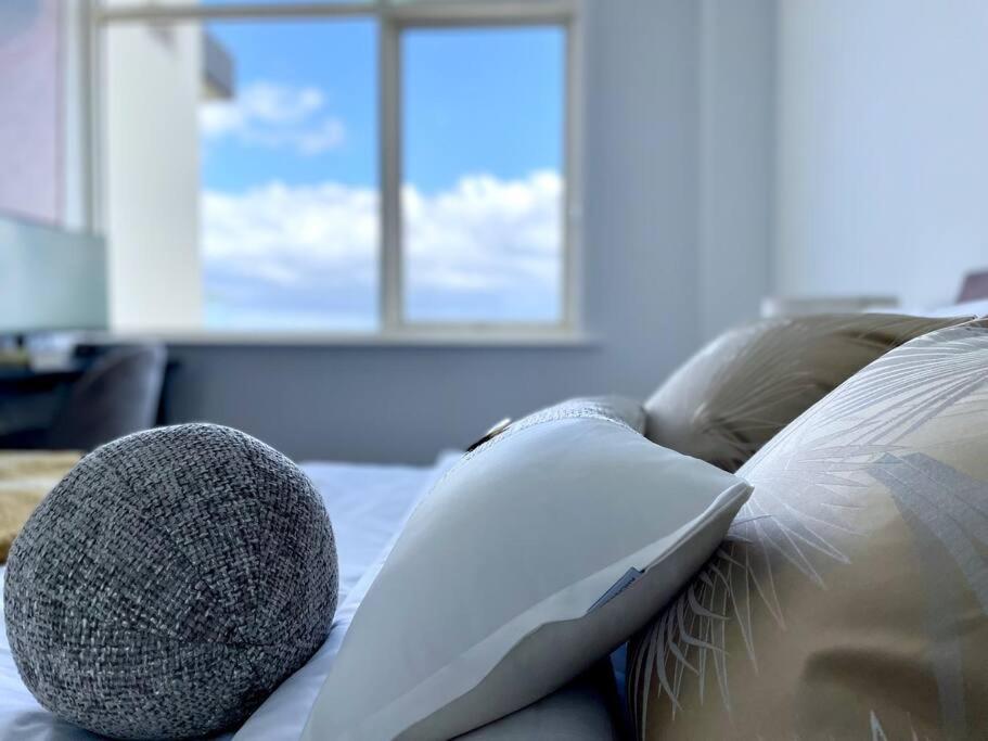 Amzing Ocean View Spacious Three Bedrooms Apartment Port Melbourne