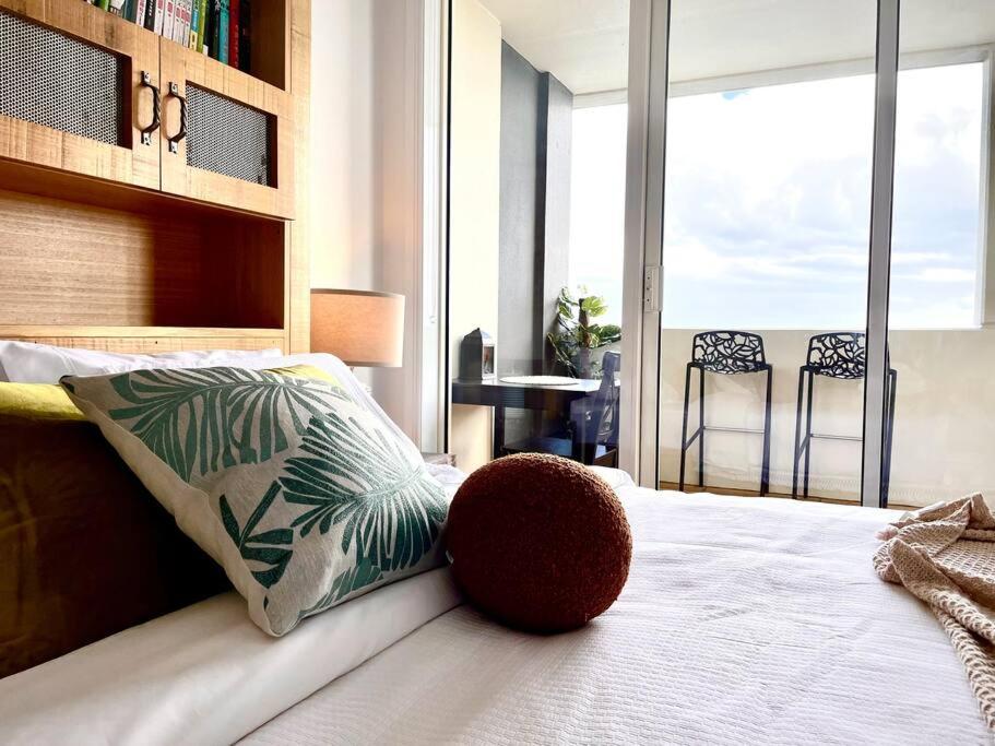 Amzing Ocean View Spacious Three Bedrooms Apartment Port Melbourne