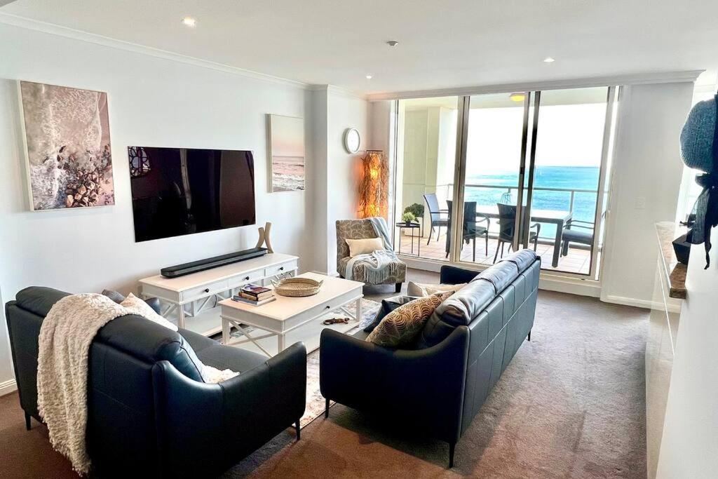 Amzing Ocean View Spacious Three Bedrooms Apartment Port Melbourne