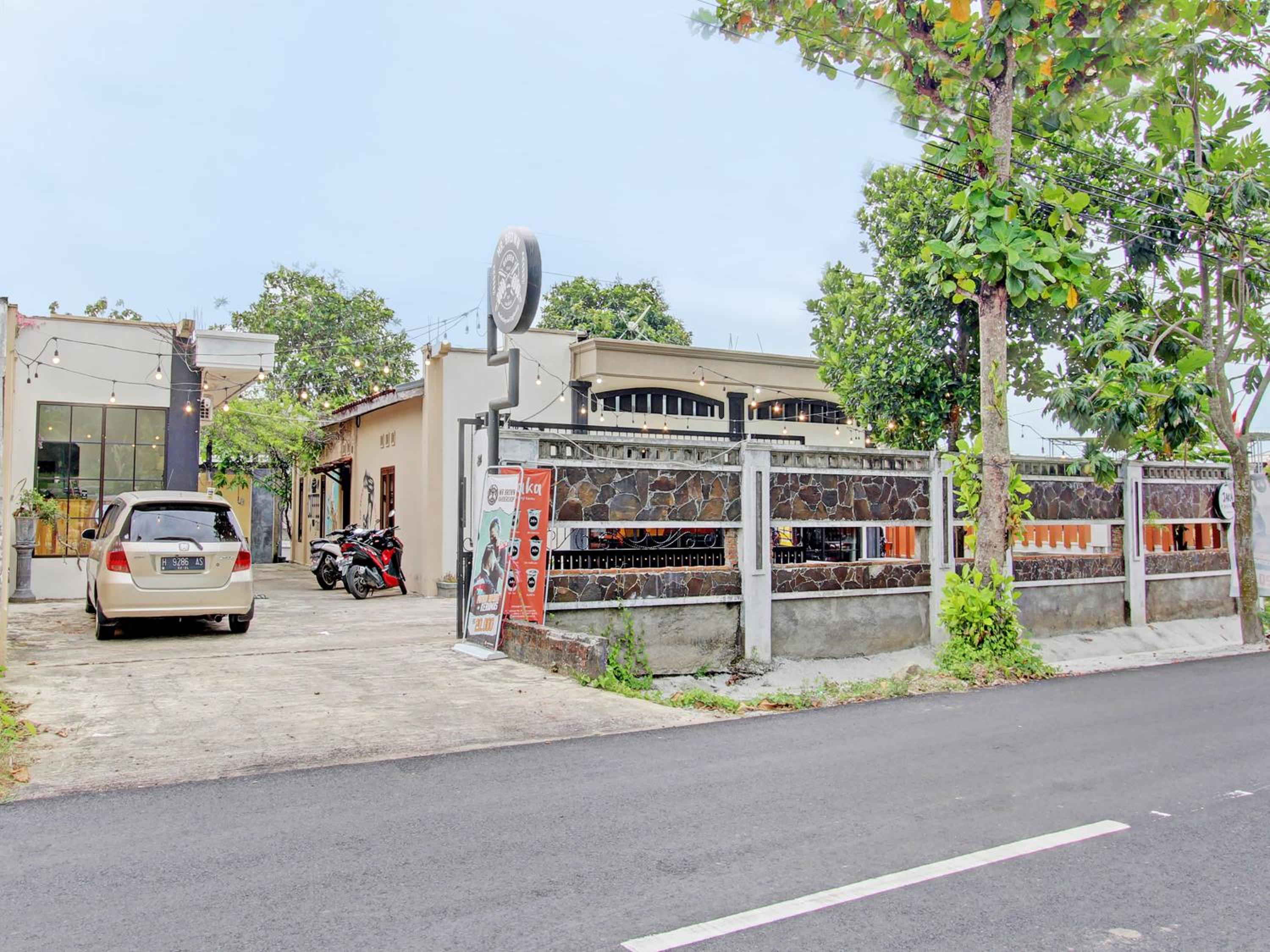OYO Life 92184 Mr Brown Homestay view 3