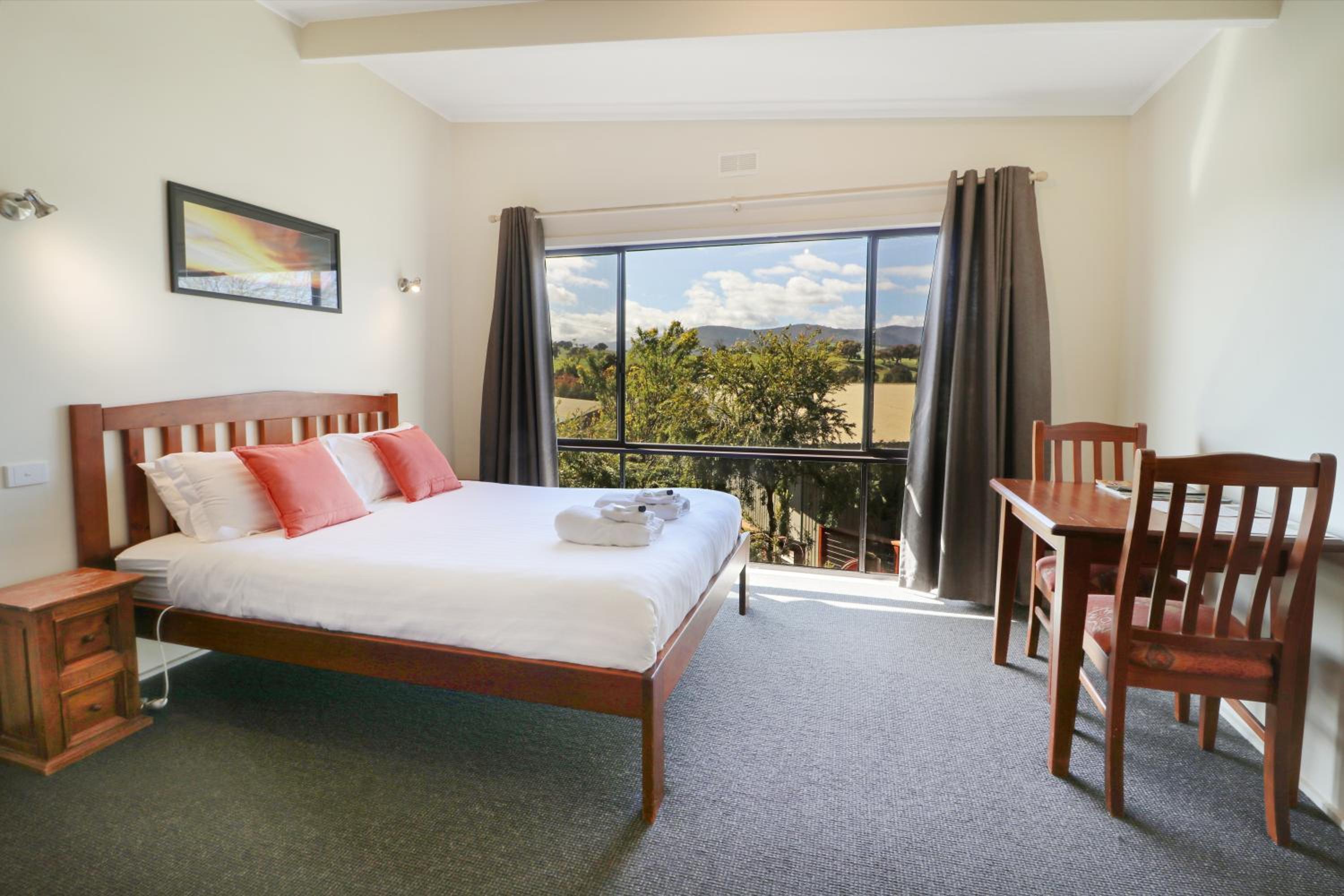 Off Mountain Accommodation view 3