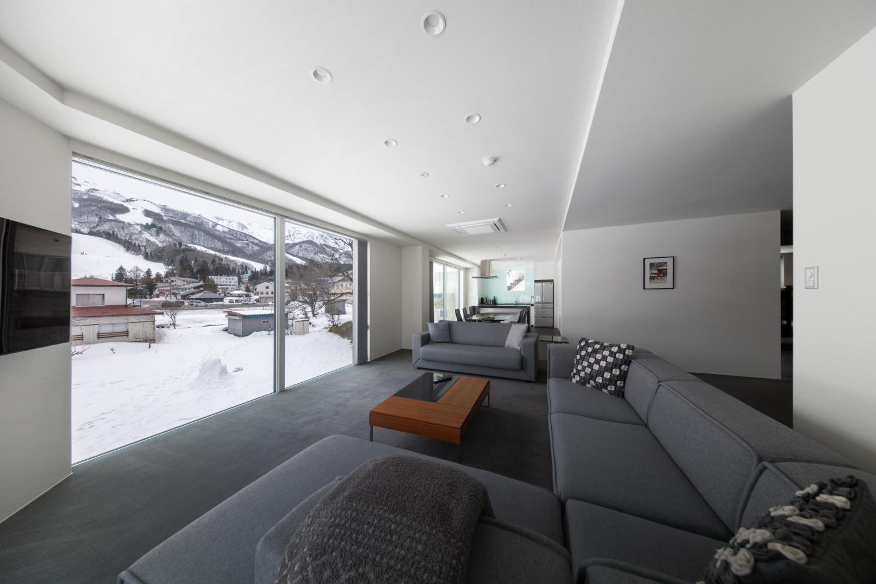 Bluebird Apartments by The Hakuba Collection