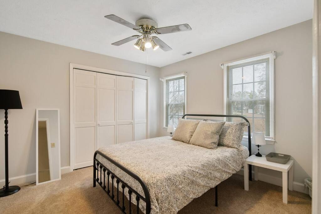 Spacious 4B/3b Home in Fayettville, Big backyard! view 5