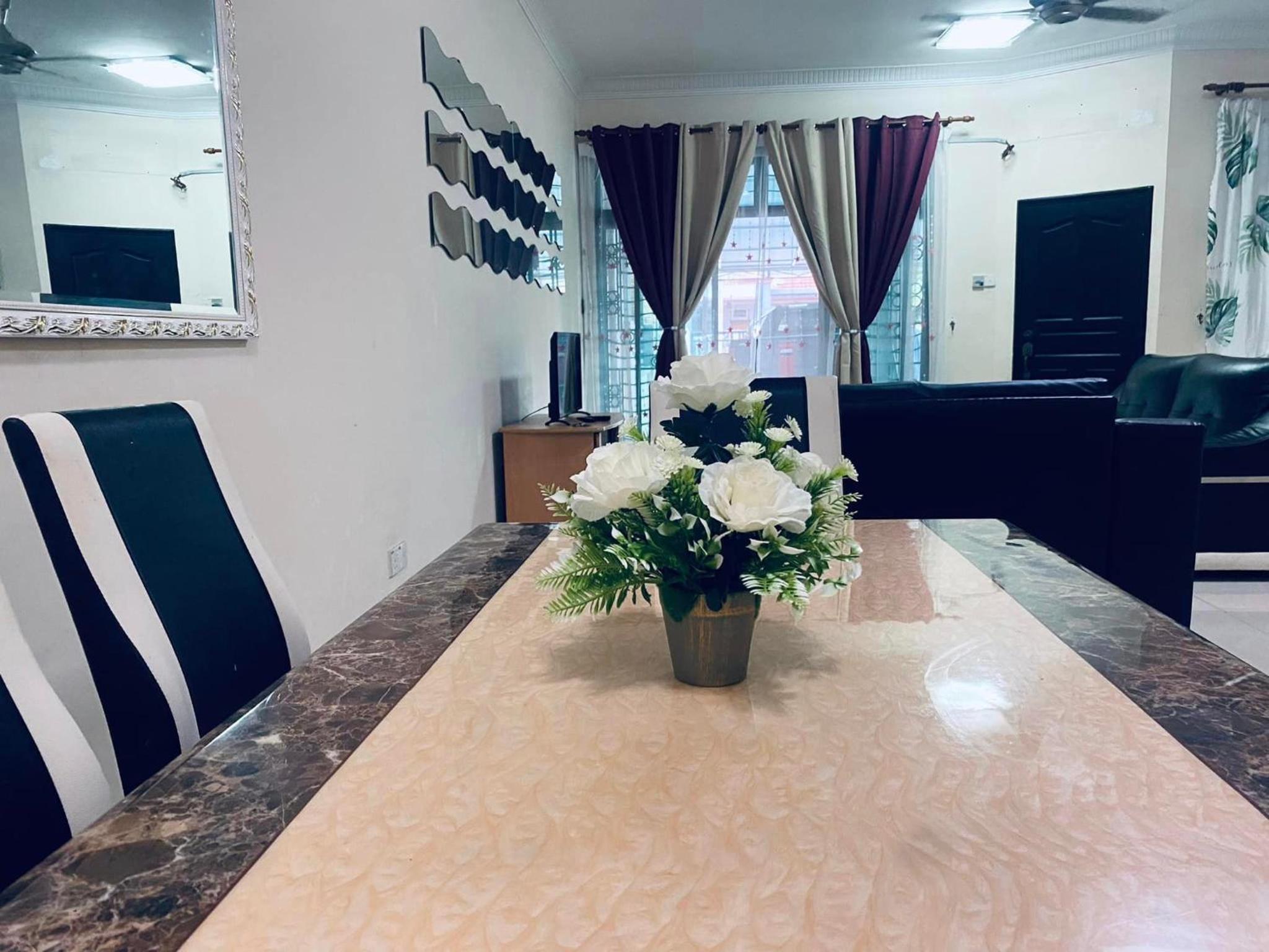 KLIA REDZA HOMESTAY WARISAN INDAH photo 5