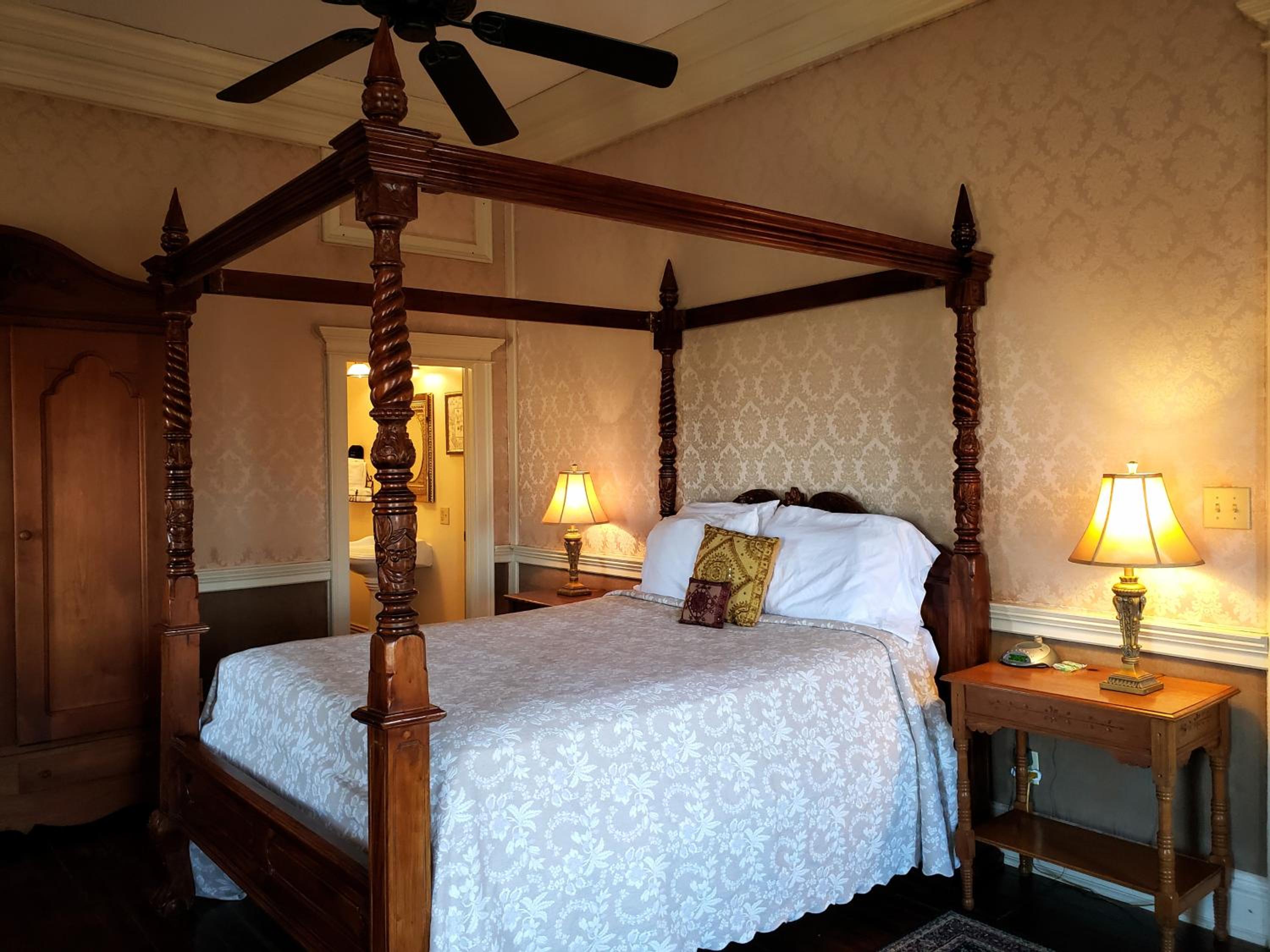 Iron Horse Hotel