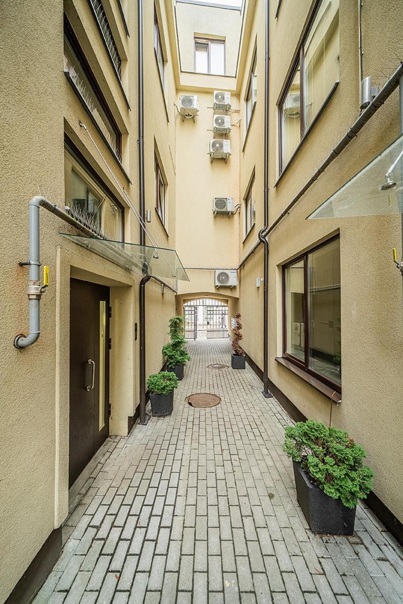 Charming Apartment in Kaunas Old Town by URBAN RENT view 2