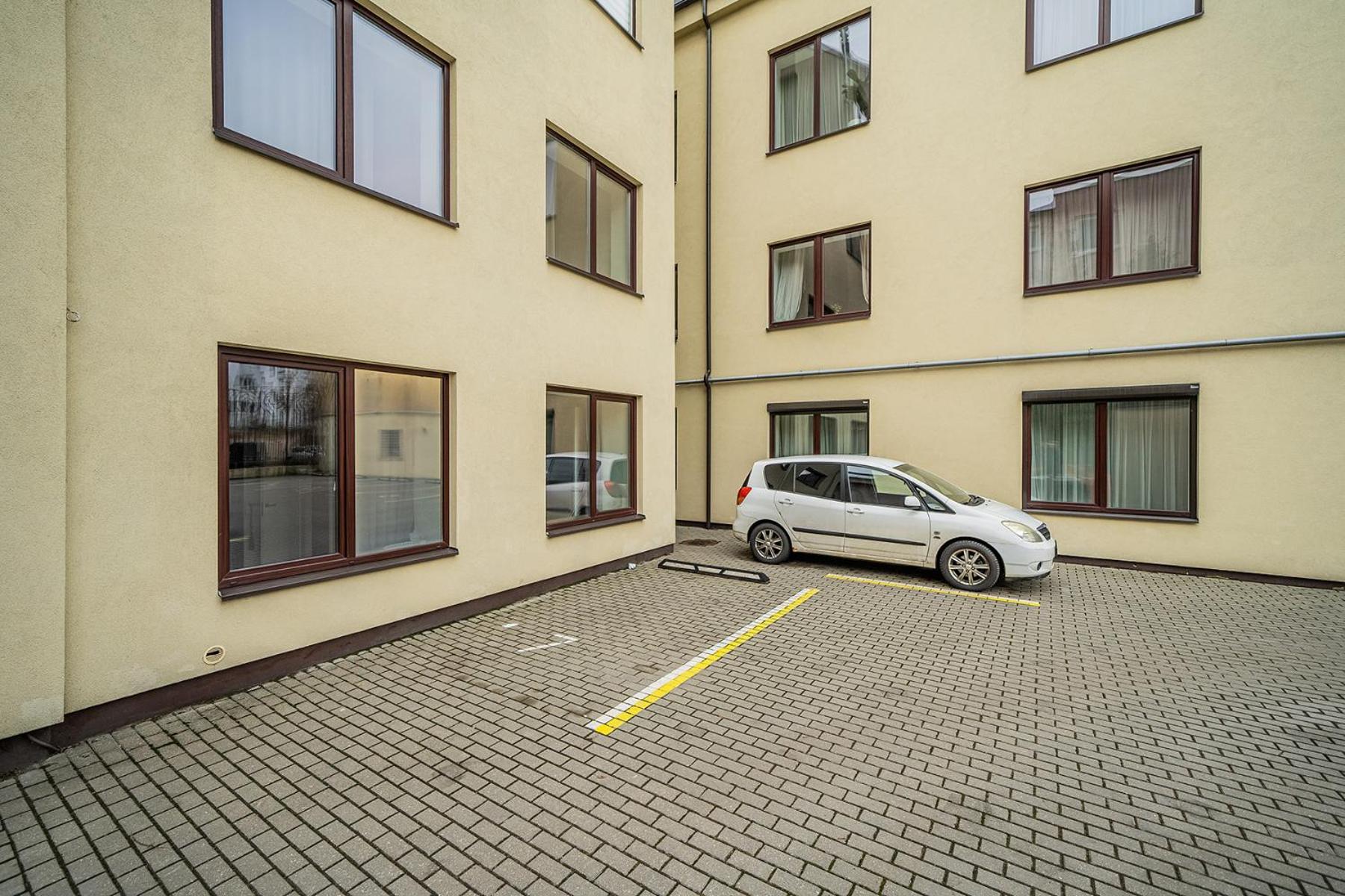 Charming Apartment in Kaunas Old Town by URBAN RENT view 3