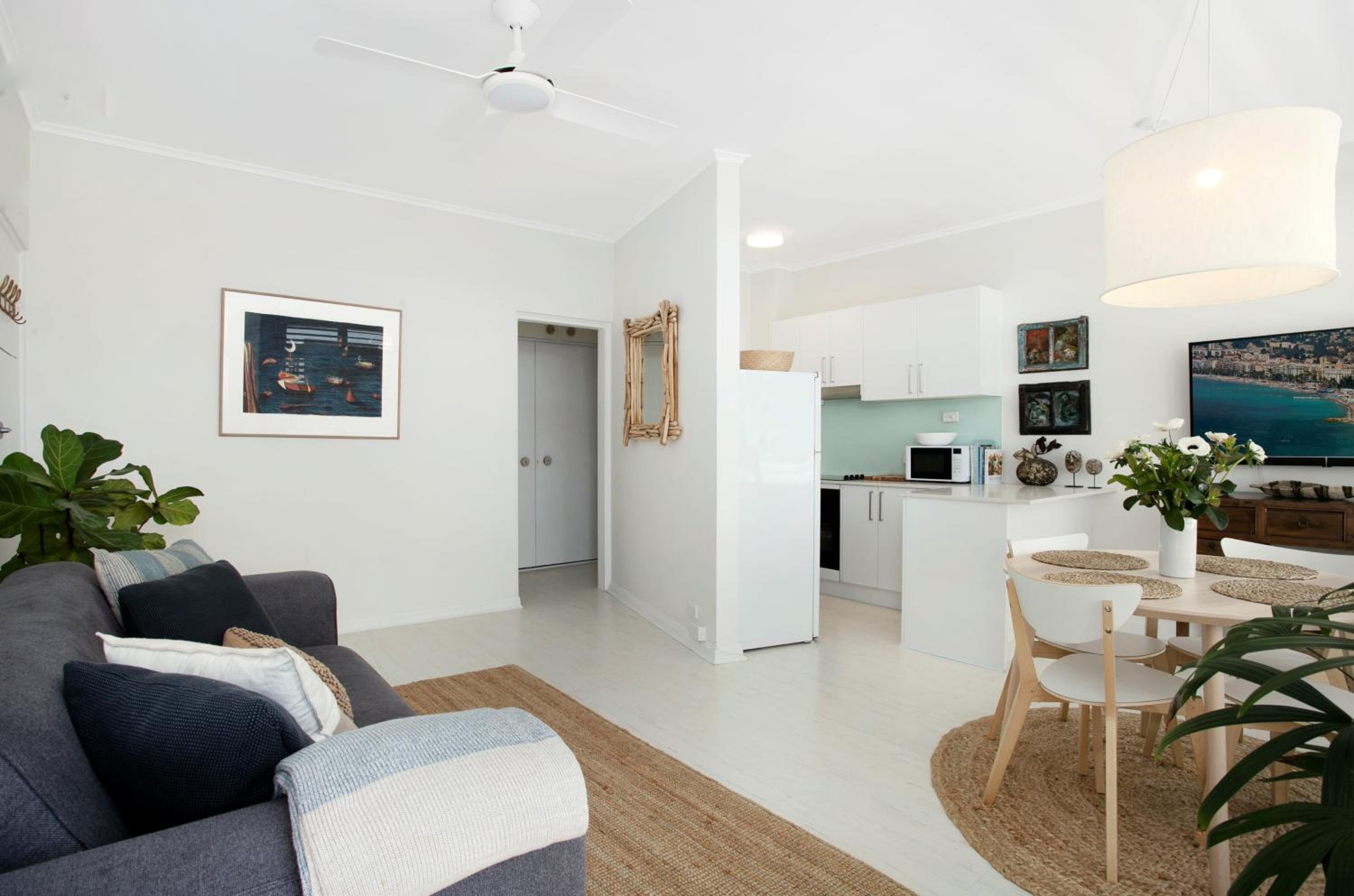Avalon Beachside Apartment