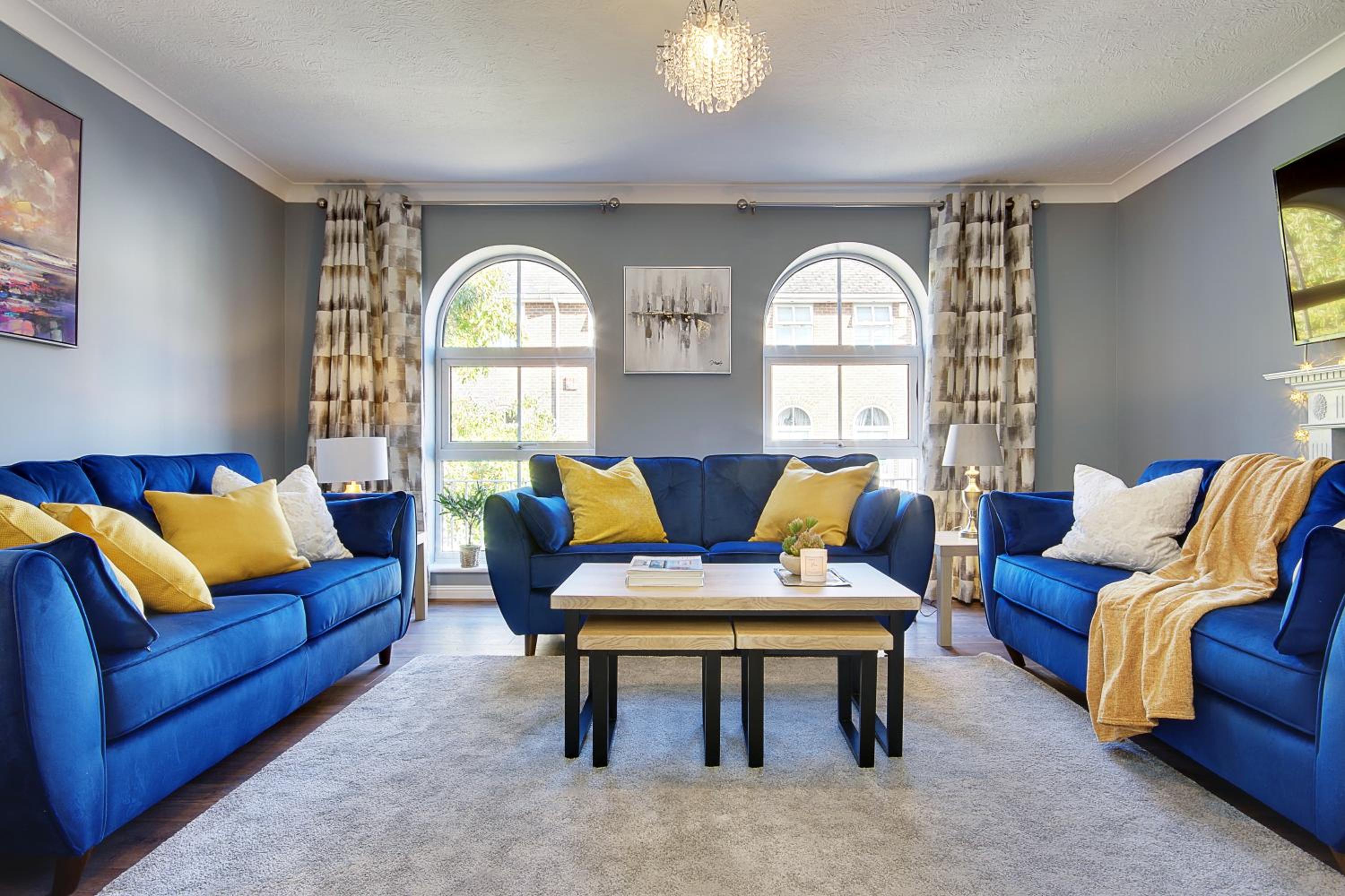 14 Oxford Mews - 5 Star Living for up to 10 People view 4