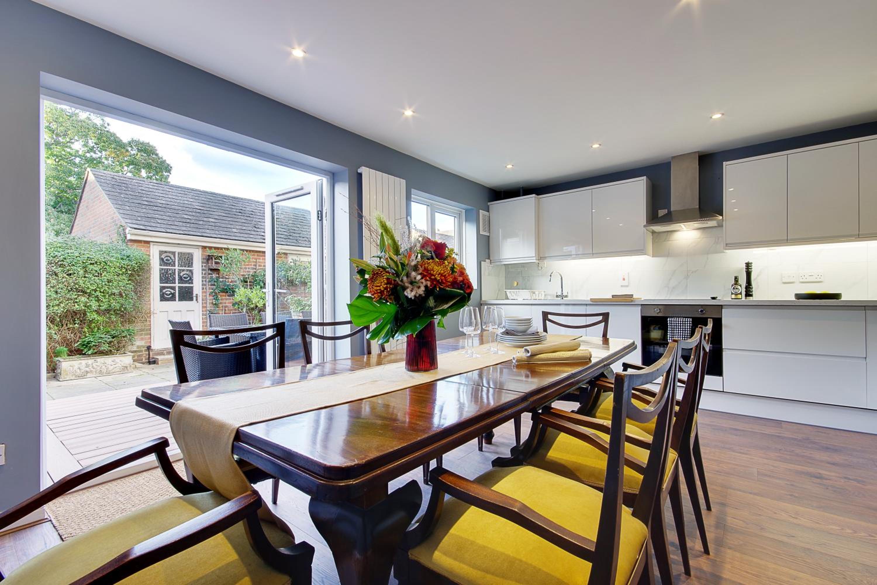 14 Oxford Mews - 5 Star Living for up to 10 People view 5
