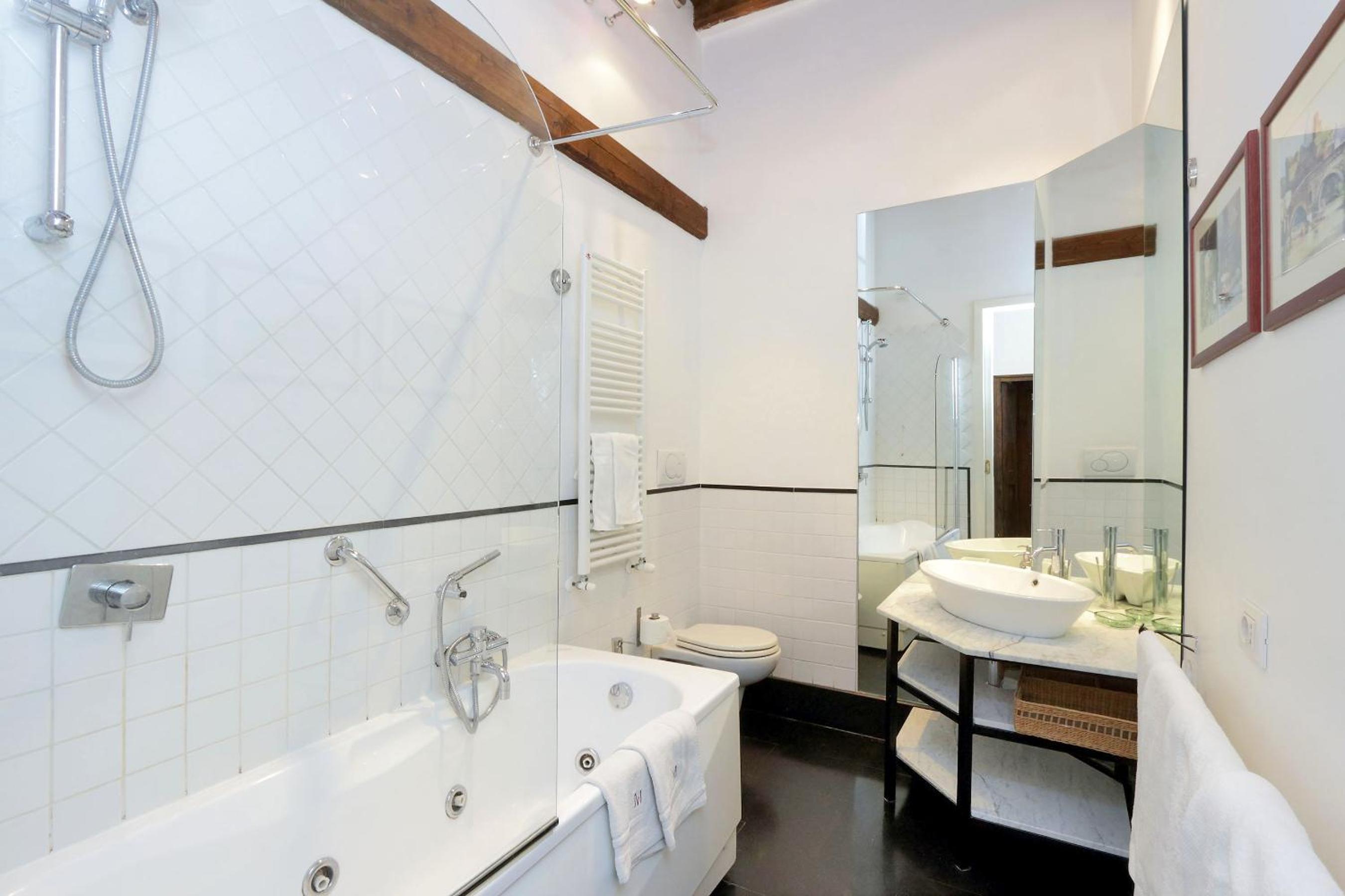 ROMAC Leone Apartments