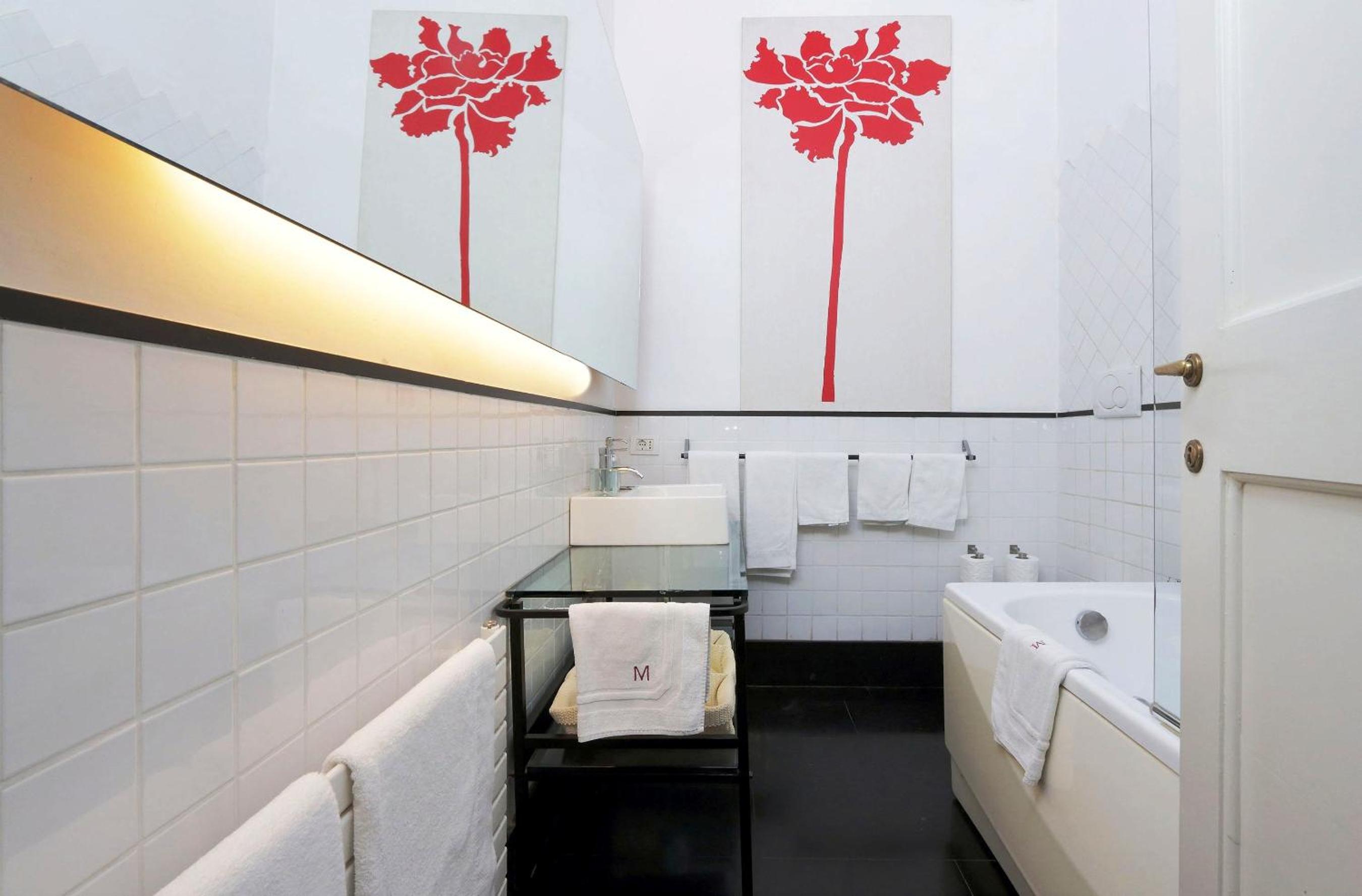 ROMAC Leone Apartments