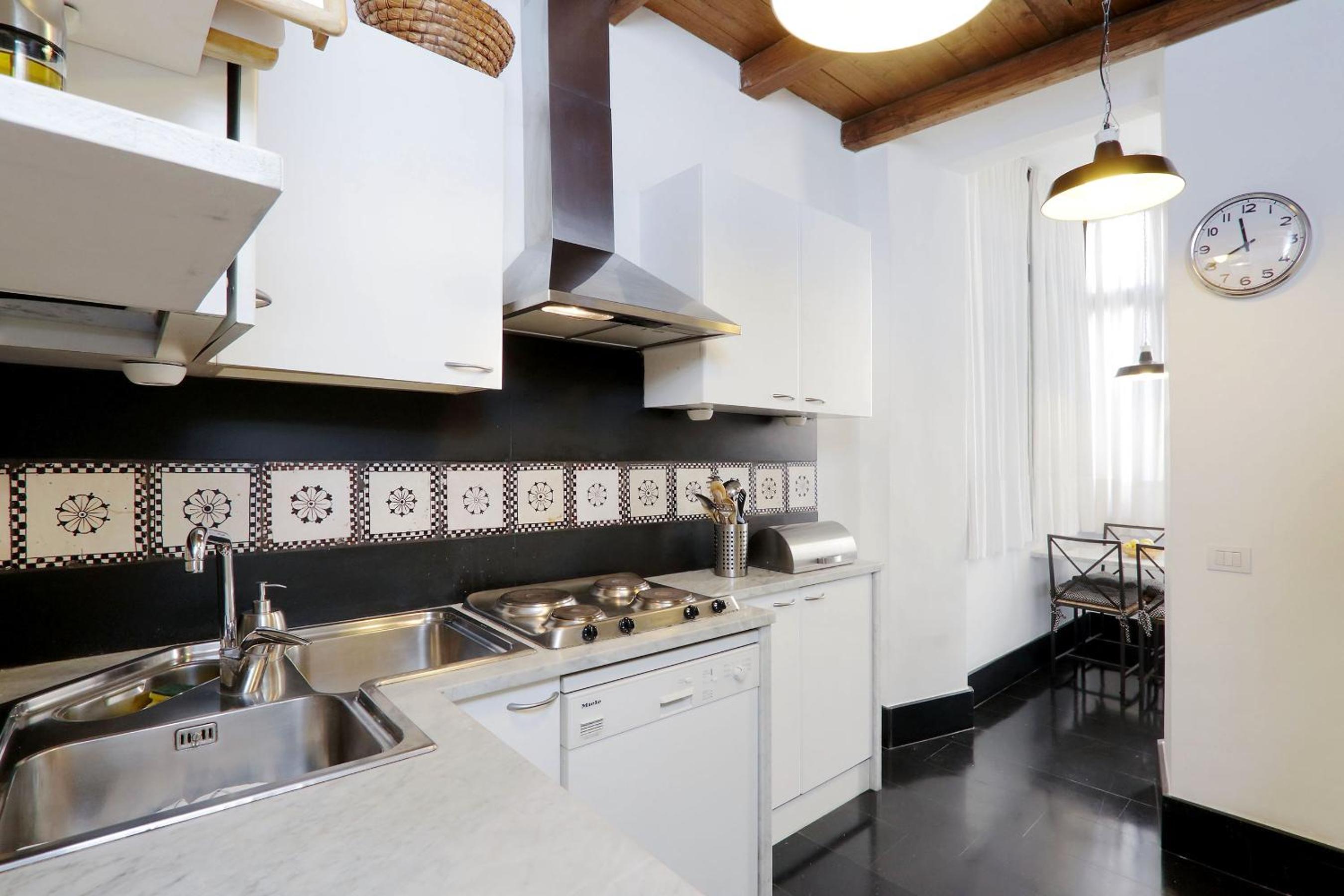 ROMAC Leone Apartments