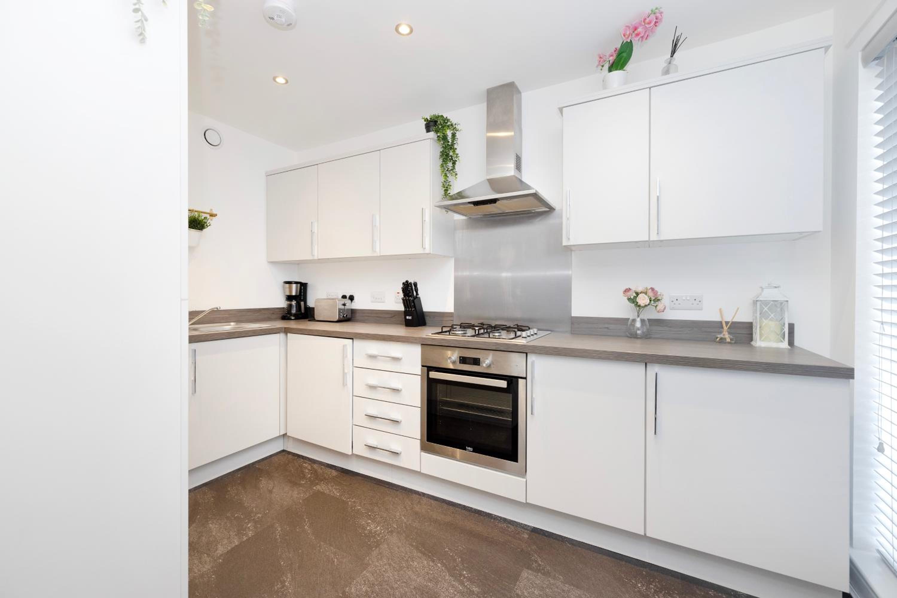 Stylish 3BR Home with Garden & Free Parking - Near O2 Academy & City Centre view 5