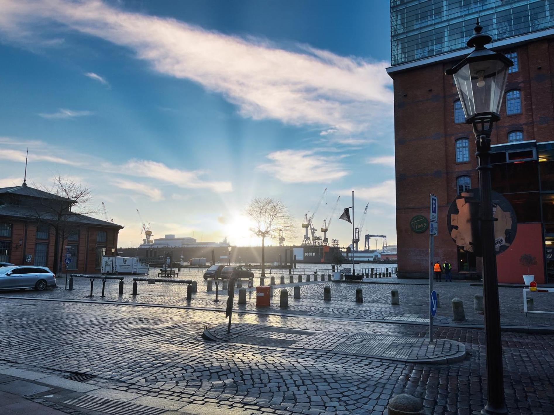 LOFT-Panoramablick-HAFEN & ELBE!