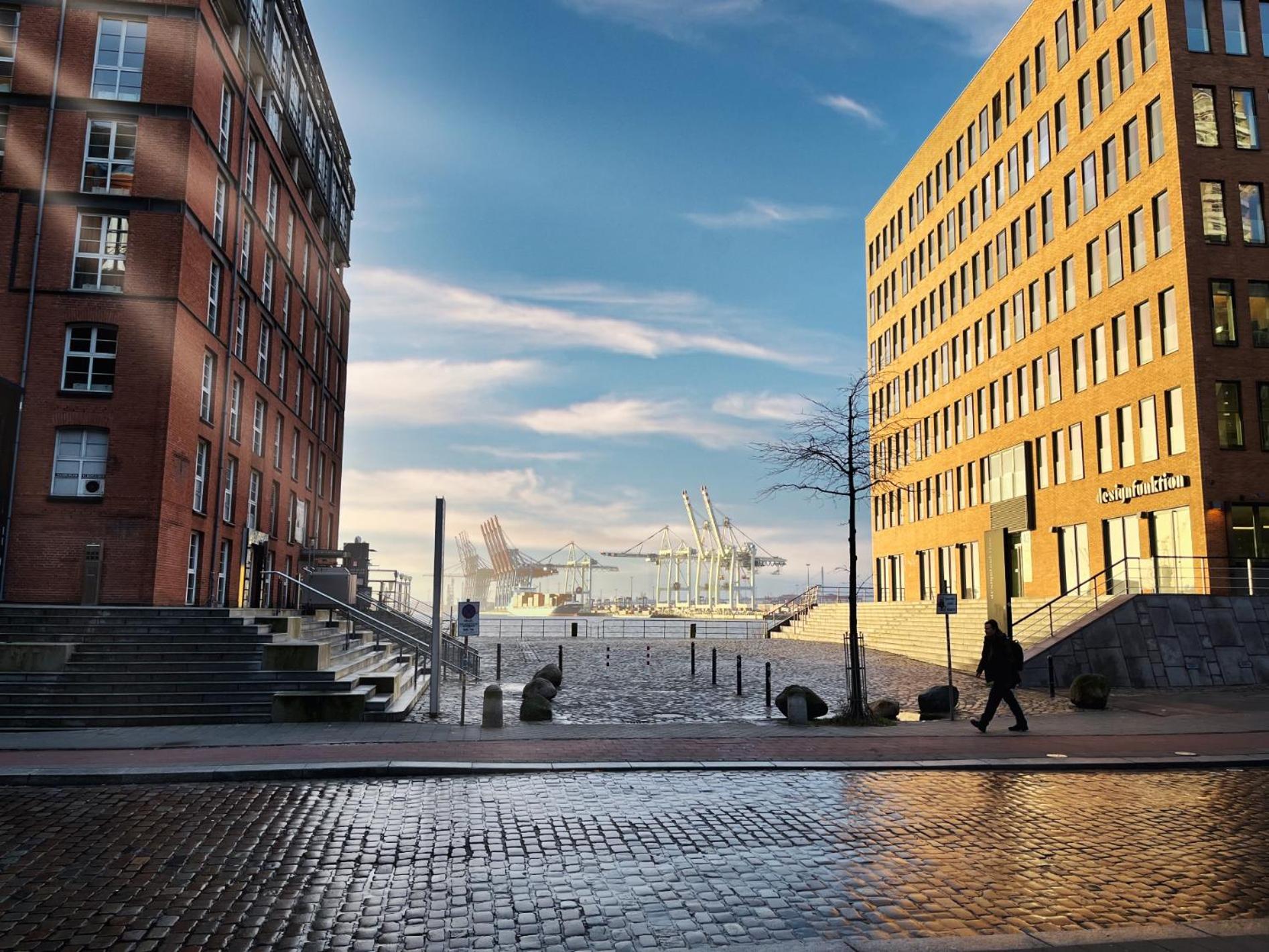 LOFT-Panoramablick-HAFEN & ELBE!