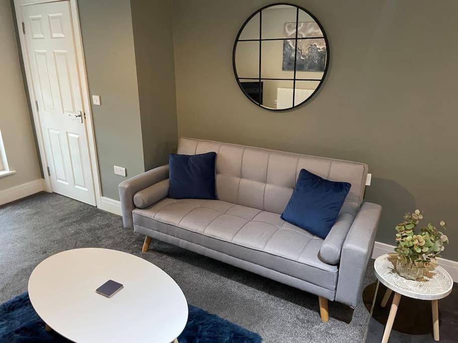 Willow House by Shortstays4U 2bedroom Townhouse with free parking in town centre! view 2