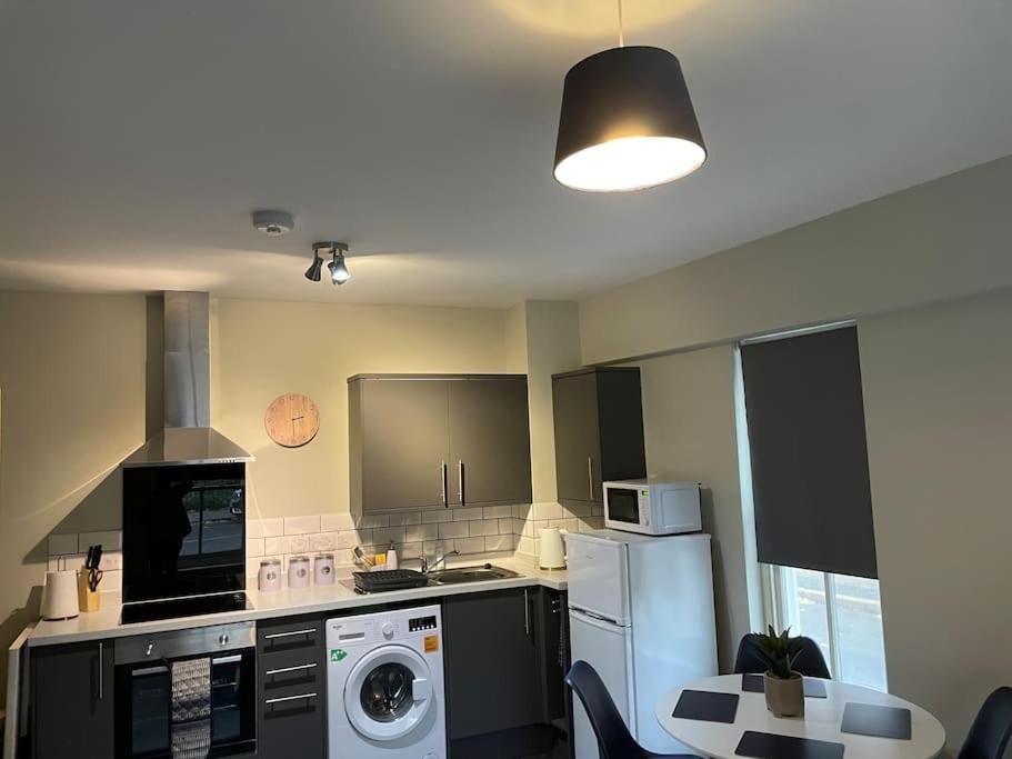 Willow House by Shortstays4U 2bedroom Townhouse with free parking in town centre! view 4