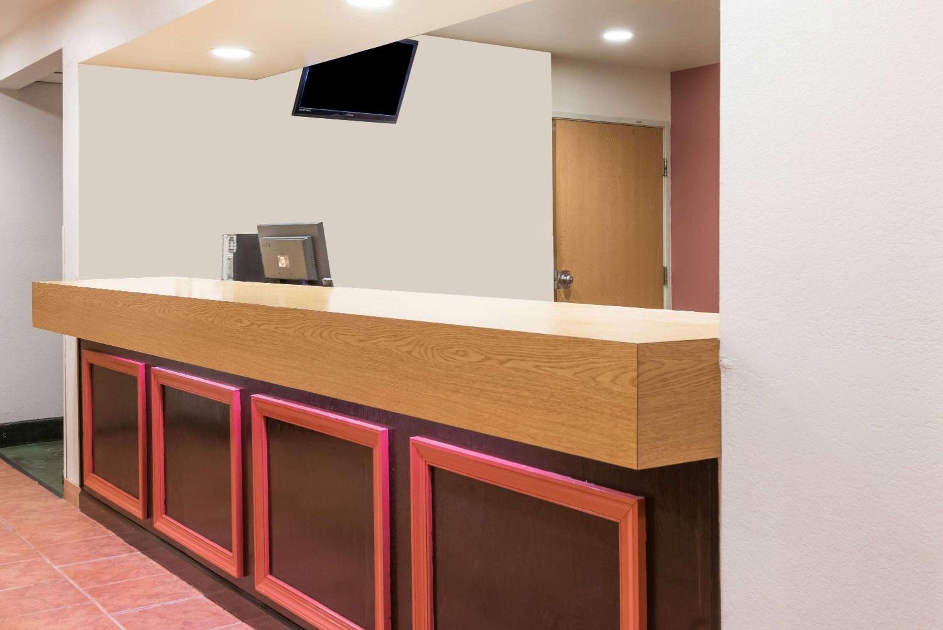 Pittsburgh Vacations - Super 8 by Wyndham Pittsburgh/Monroeville - Property Image 2