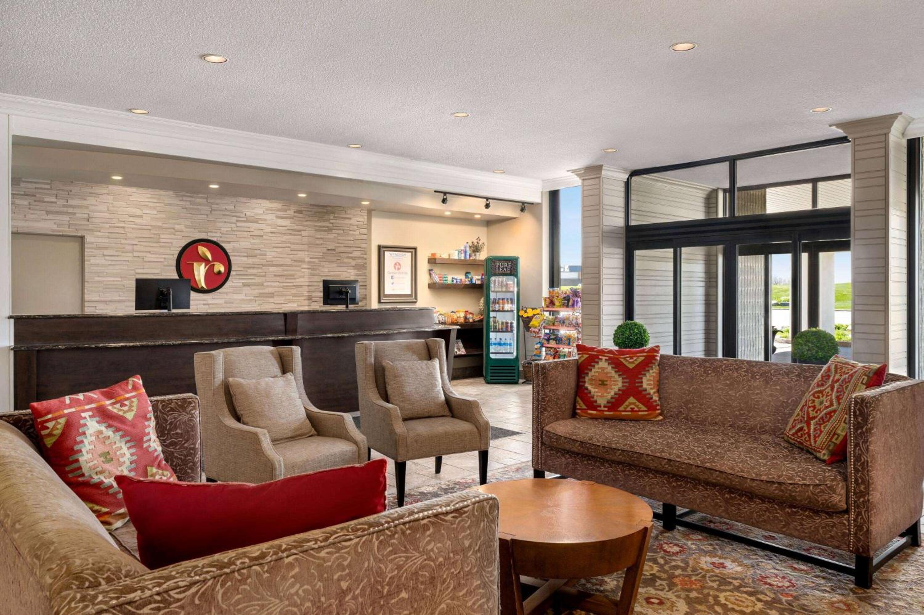 Cornwall Vacations - Ramada by Wyndham Cornwall - Property Image 2