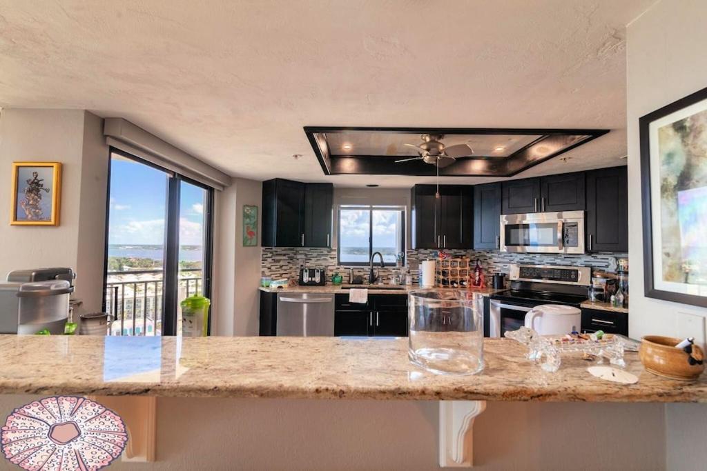 "SHERWIN" Upscale Oceanview Condominium Relax by the sea #1707