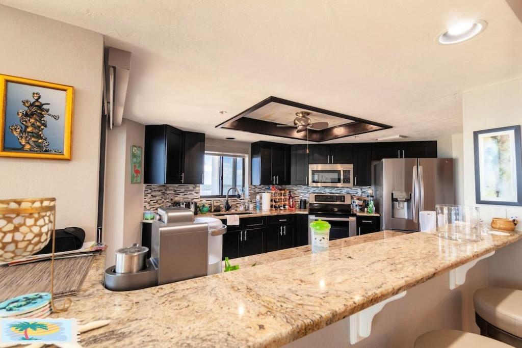 "SHERWIN" Upscale Oceanview Condominium Relax by the sea #1707