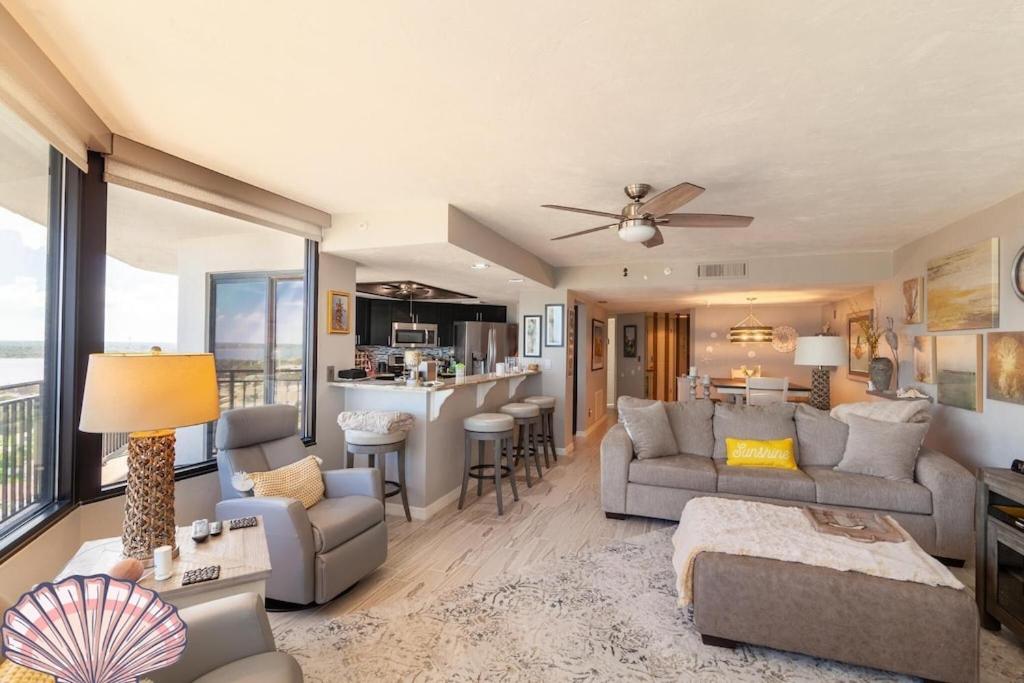 "SHERWIN" Upscale Oceanview Condominium Relax by the sea #1707