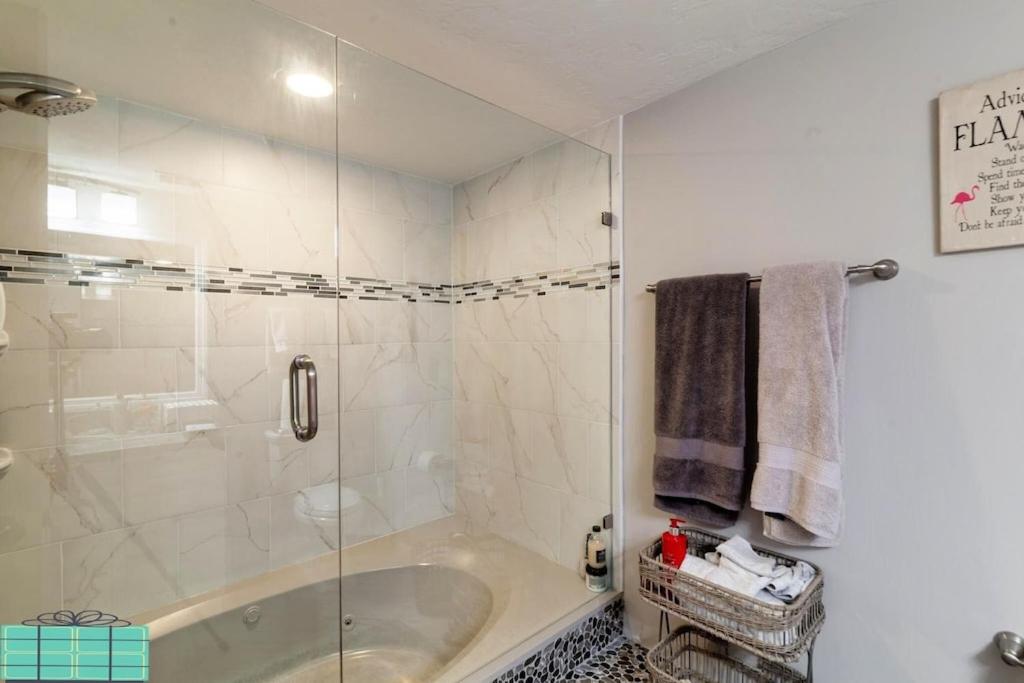 "SHERWIN" Upscale Oceanview Condominium Relax by the sea #1707