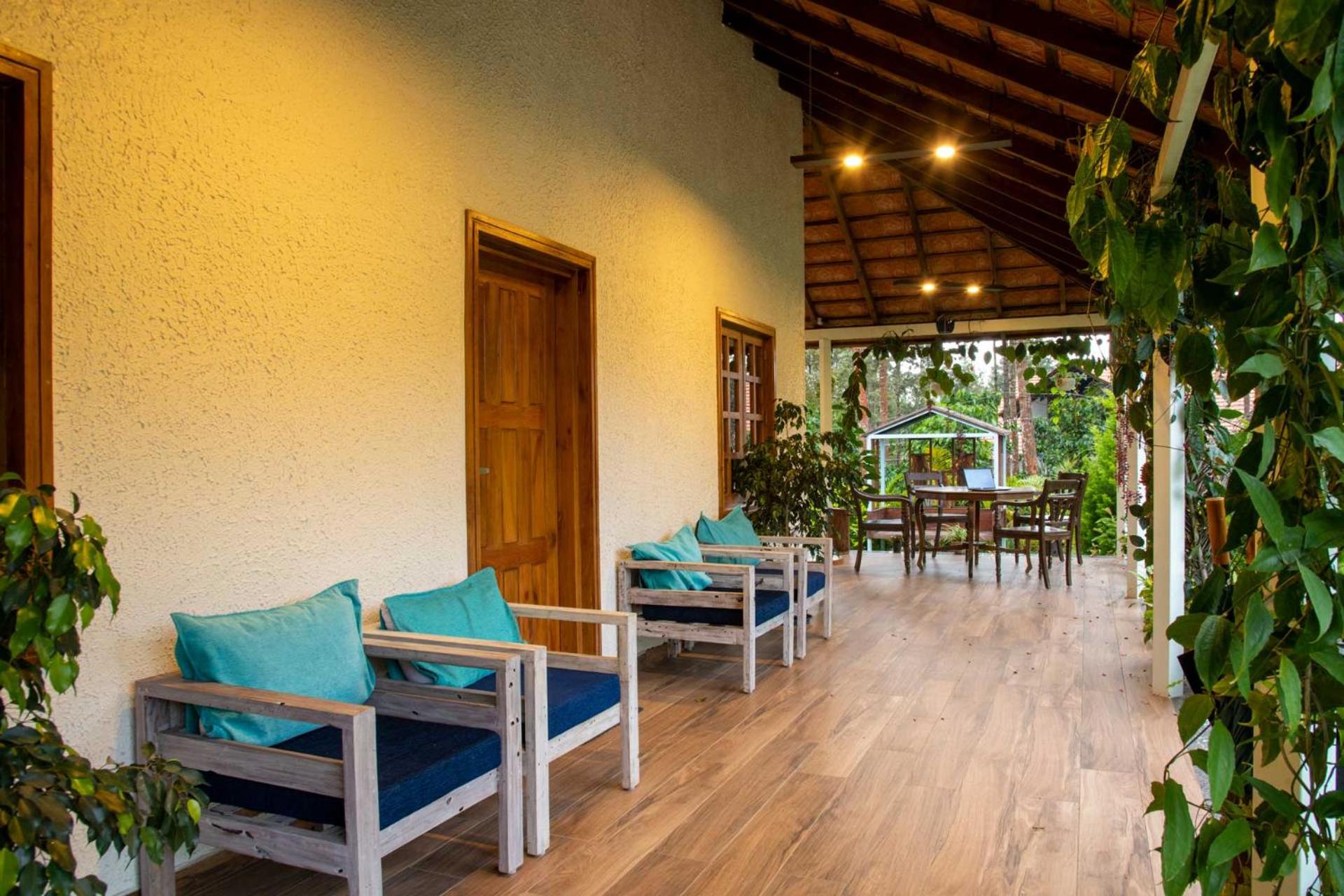 StayVista at Sienna - Strelitzia 3BHK with Breakfast and Jacuzzi - Luxury Homestay view 5