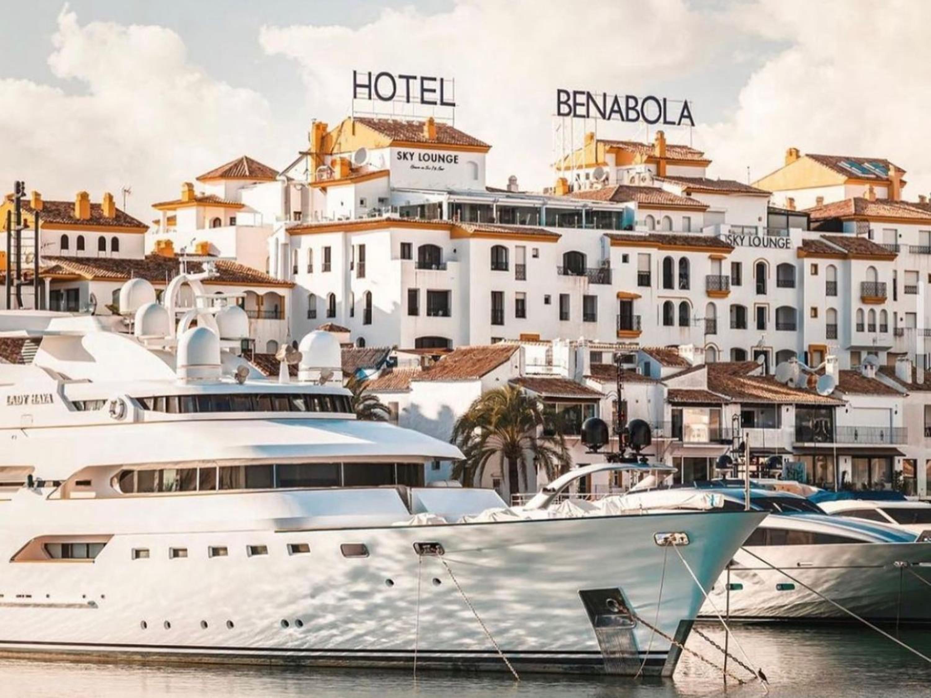 VACATION MARBELLA I Banus Waterfront Penthouse Marina, Sea View, Beachfront