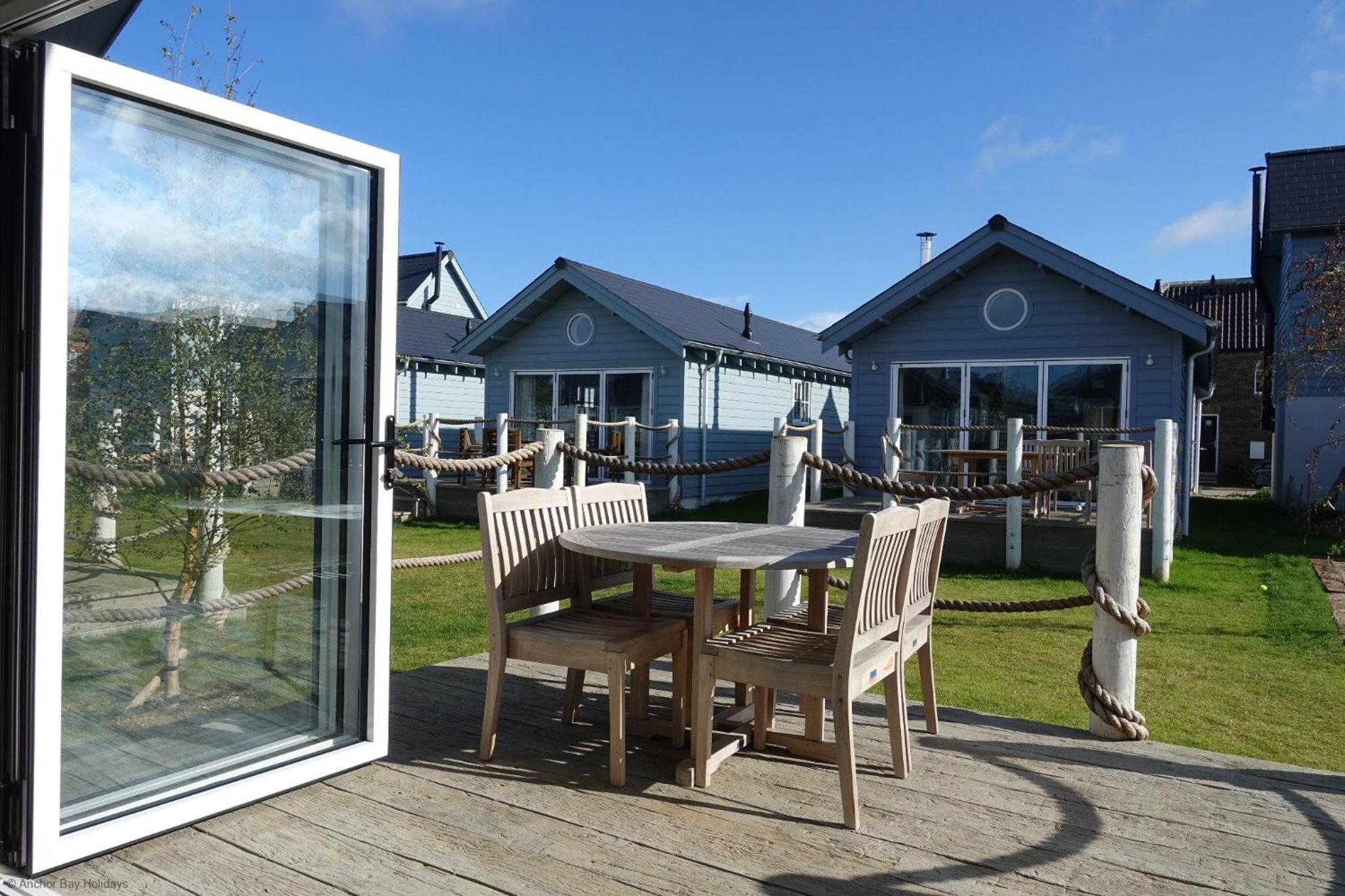 Puffin Lodge - Part of the The Bay Filey Holiday Village with pool, gym and direct beach access, pub, restaurant, tennis and meadows walks