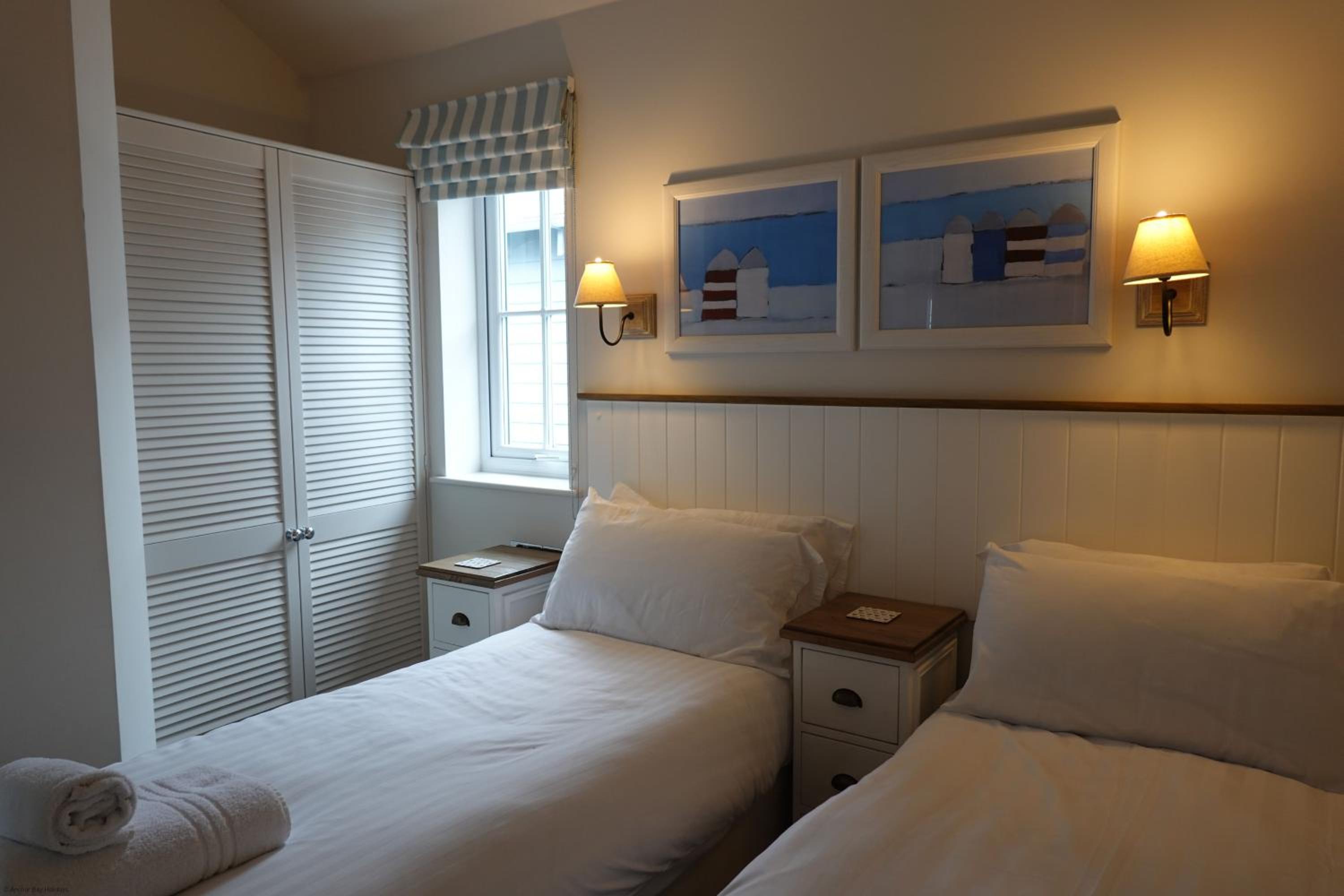Puffin Lodge - Part of the The Bay Filey Holiday Village with pool, gym and direct beach access, pub, restaurant, tennis and meadows walks
