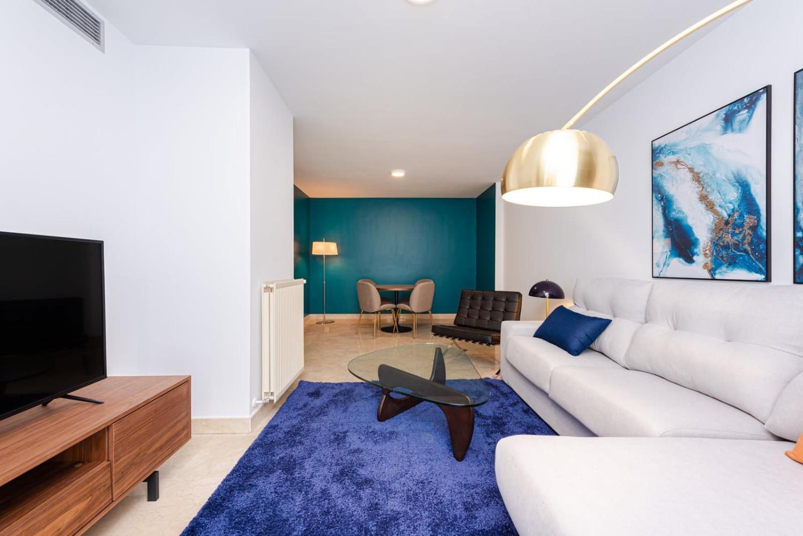 Los Robles Stylish & Modern 1 Bedroom Apartment in Madrid Conde Orgaz view 4