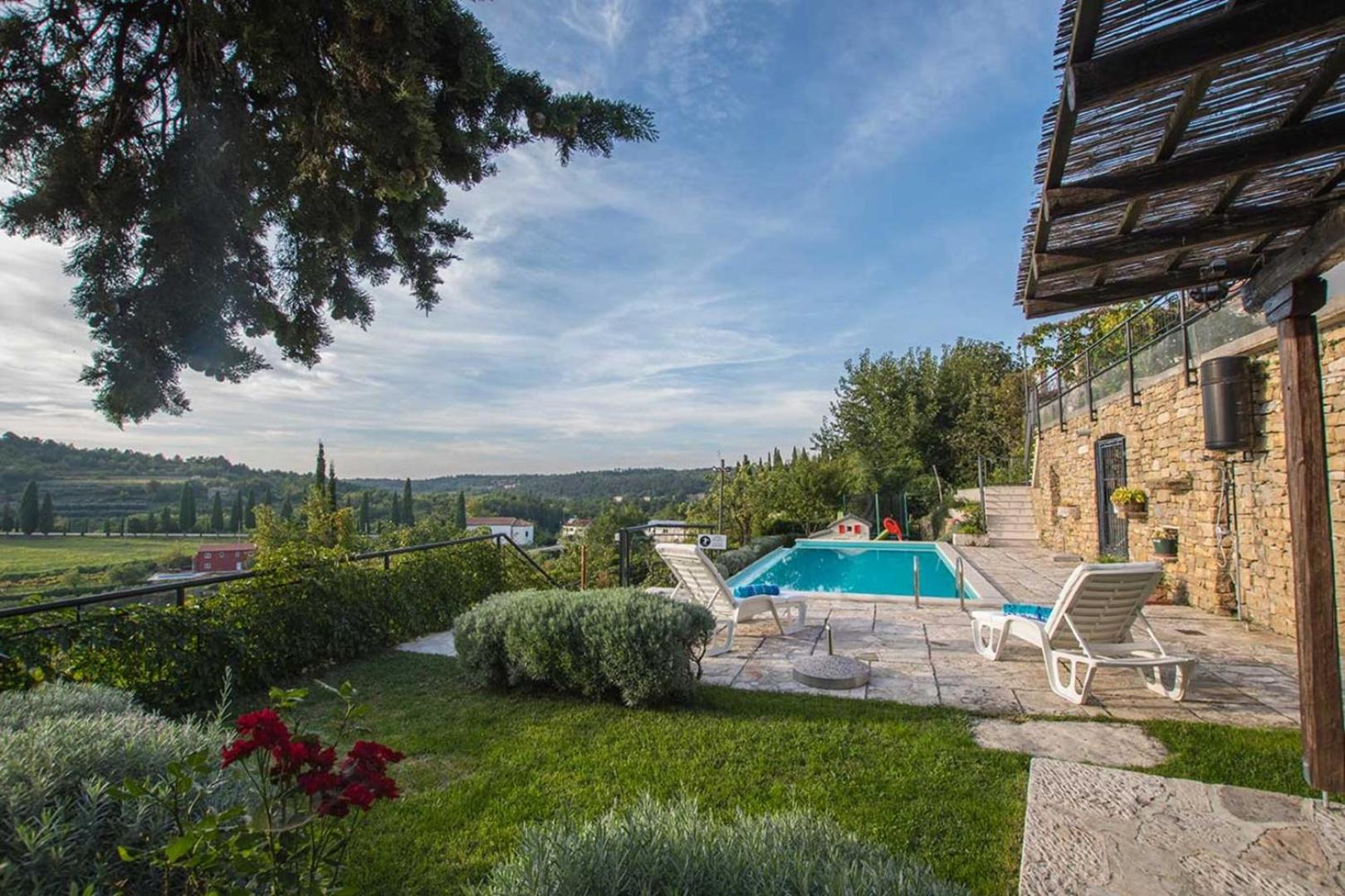 Villa Belle with pool for max 12 Persons in Oprtalj view 4