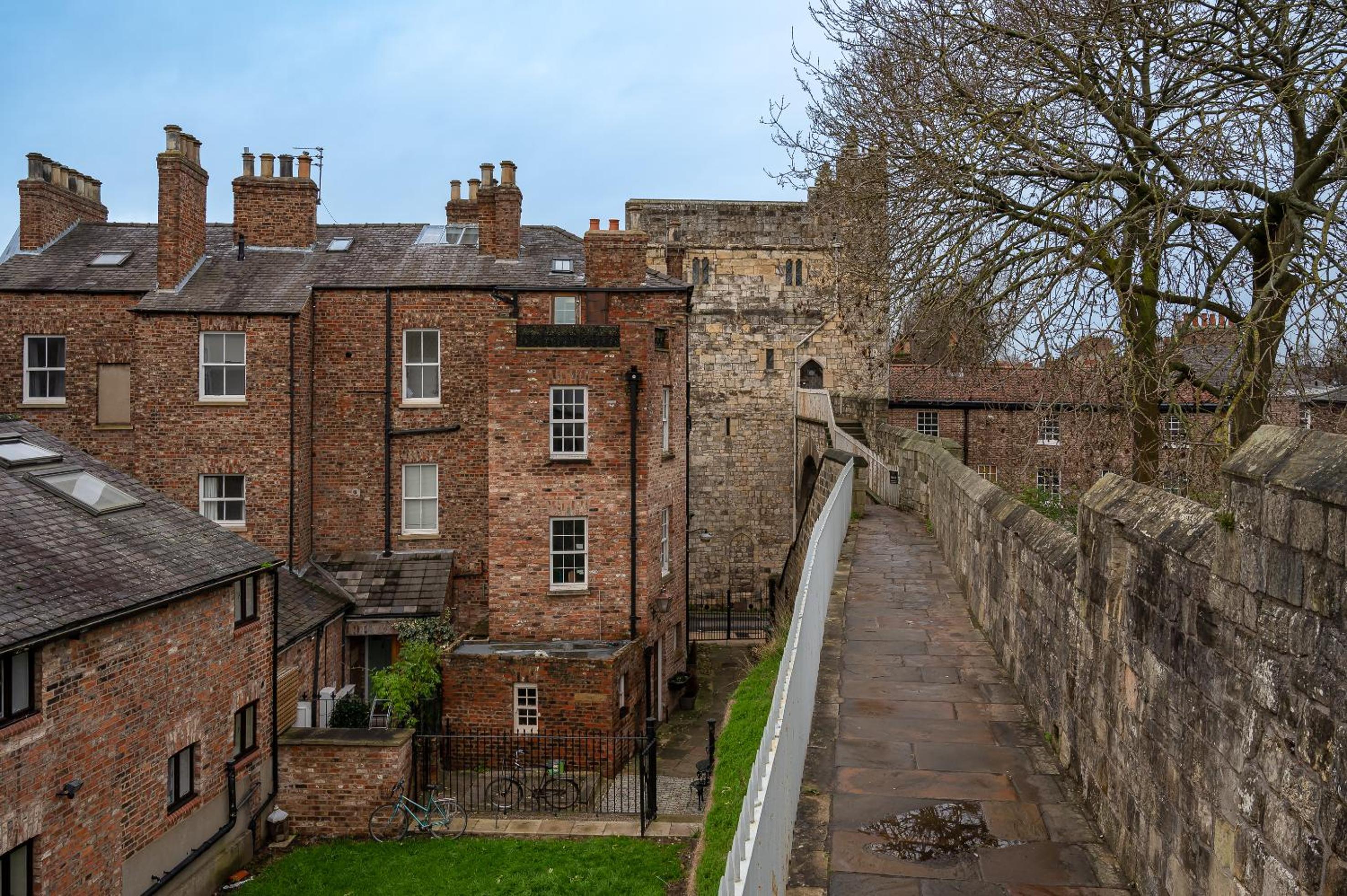 Crookback House
