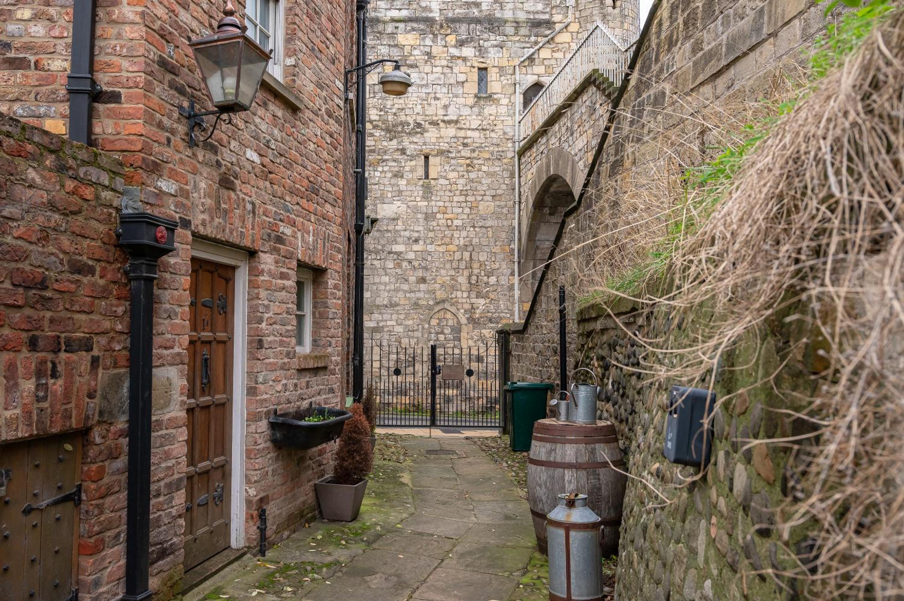 Crookback House