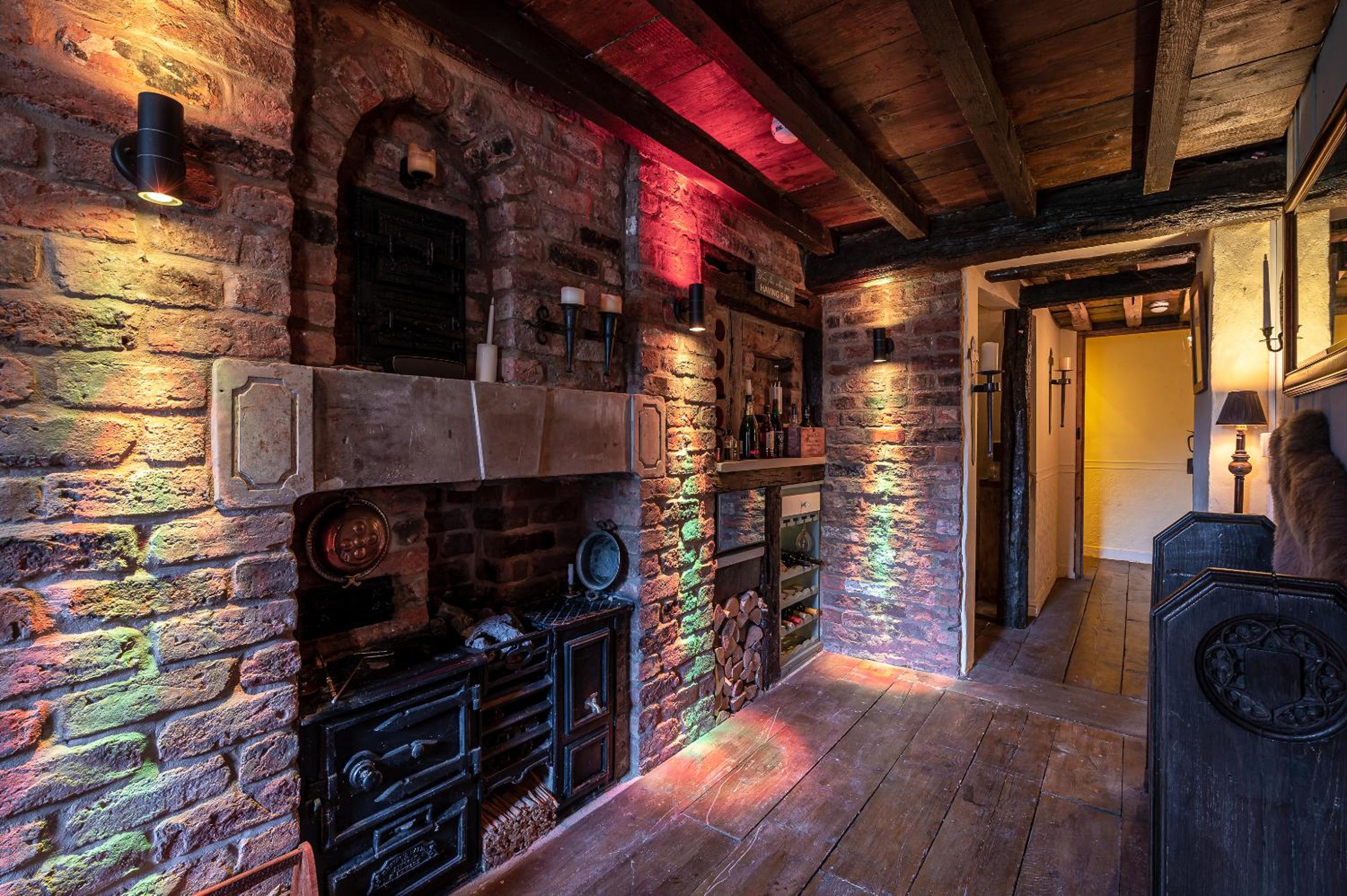 Crookback House