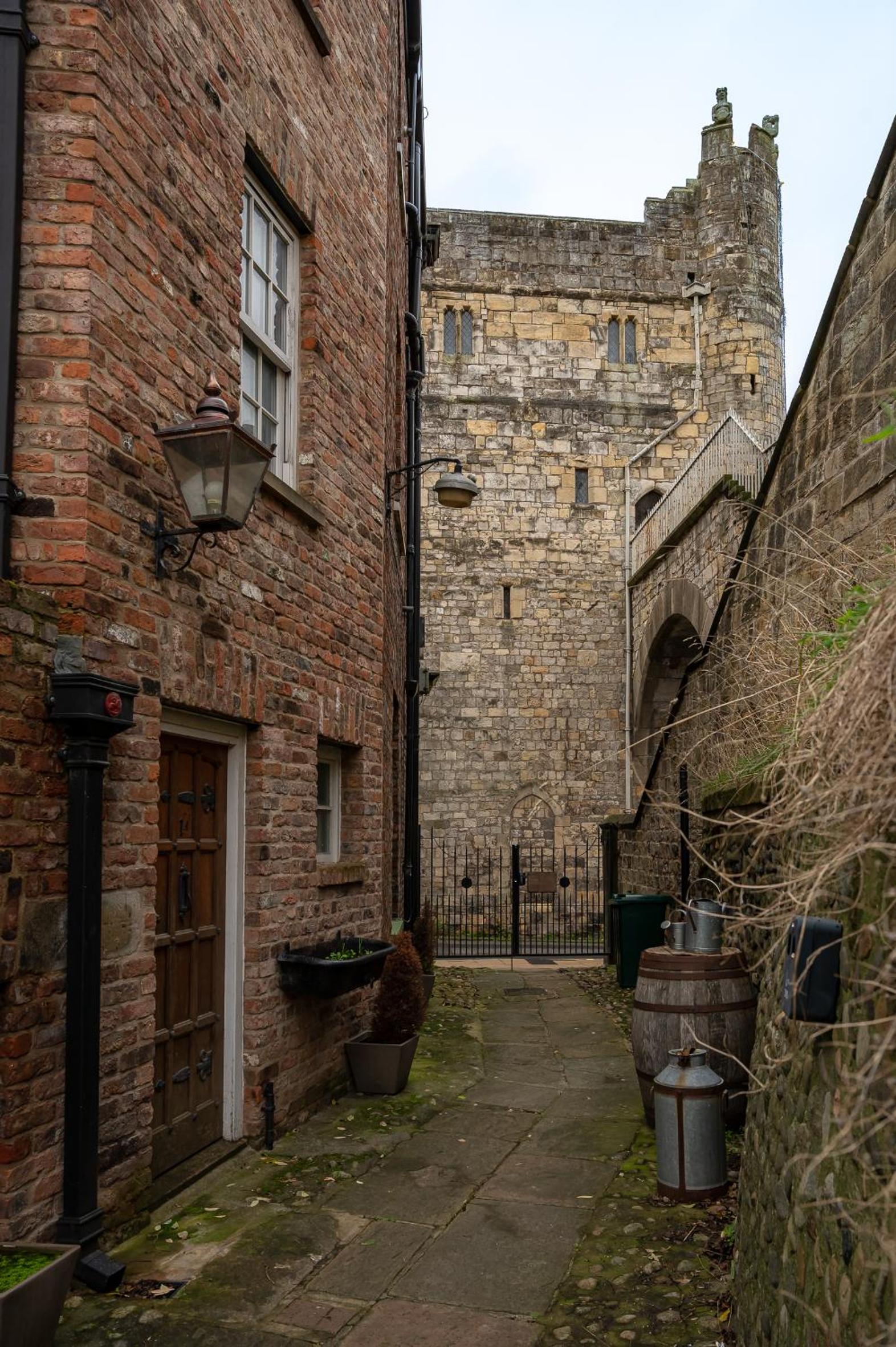 Crookback House