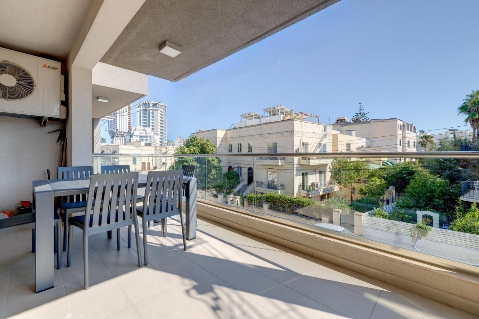Marvellous 3BR Apartment in central St Julians photo 2