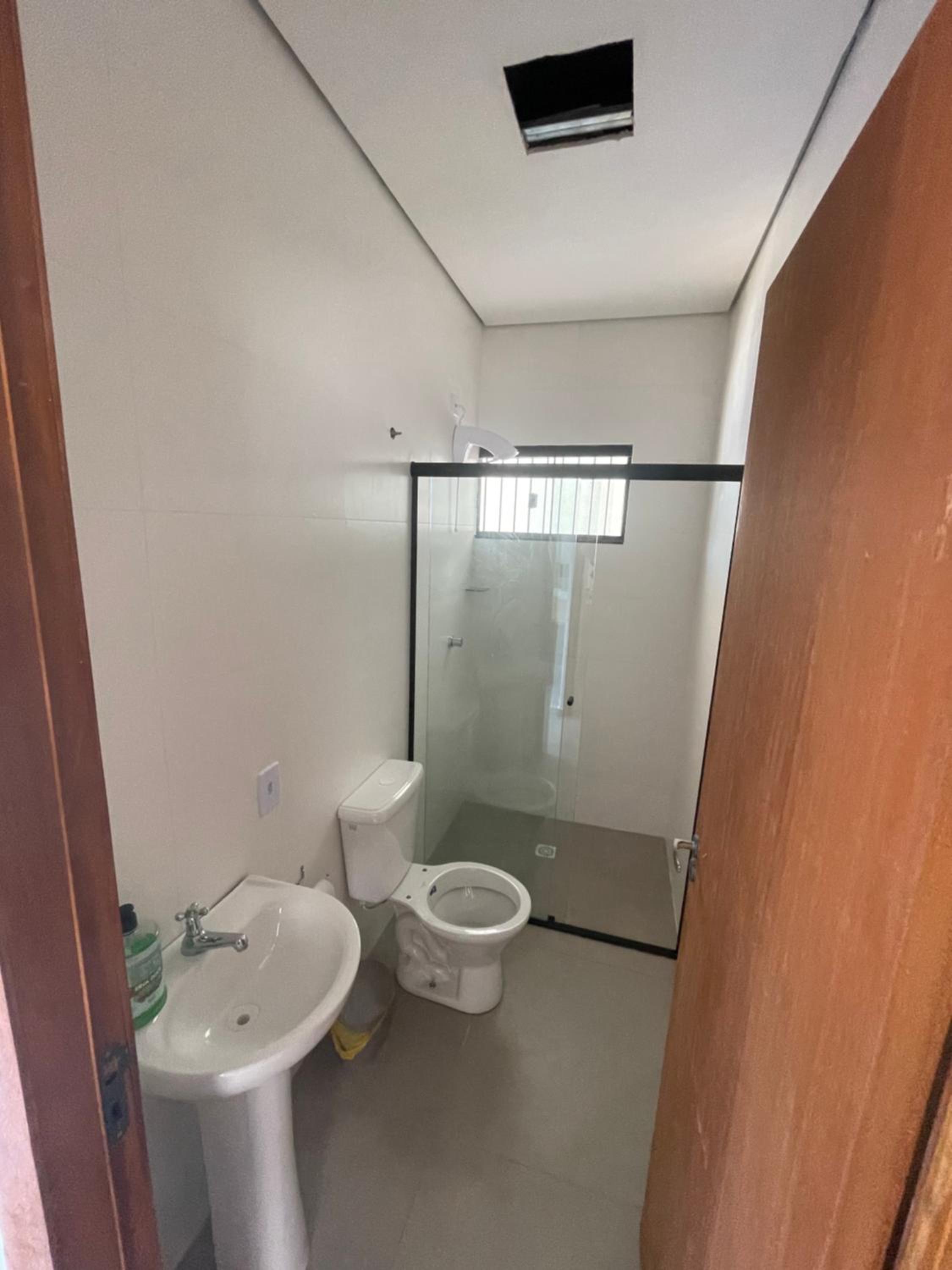 Casa a 40 metros da praia, rua tranquila