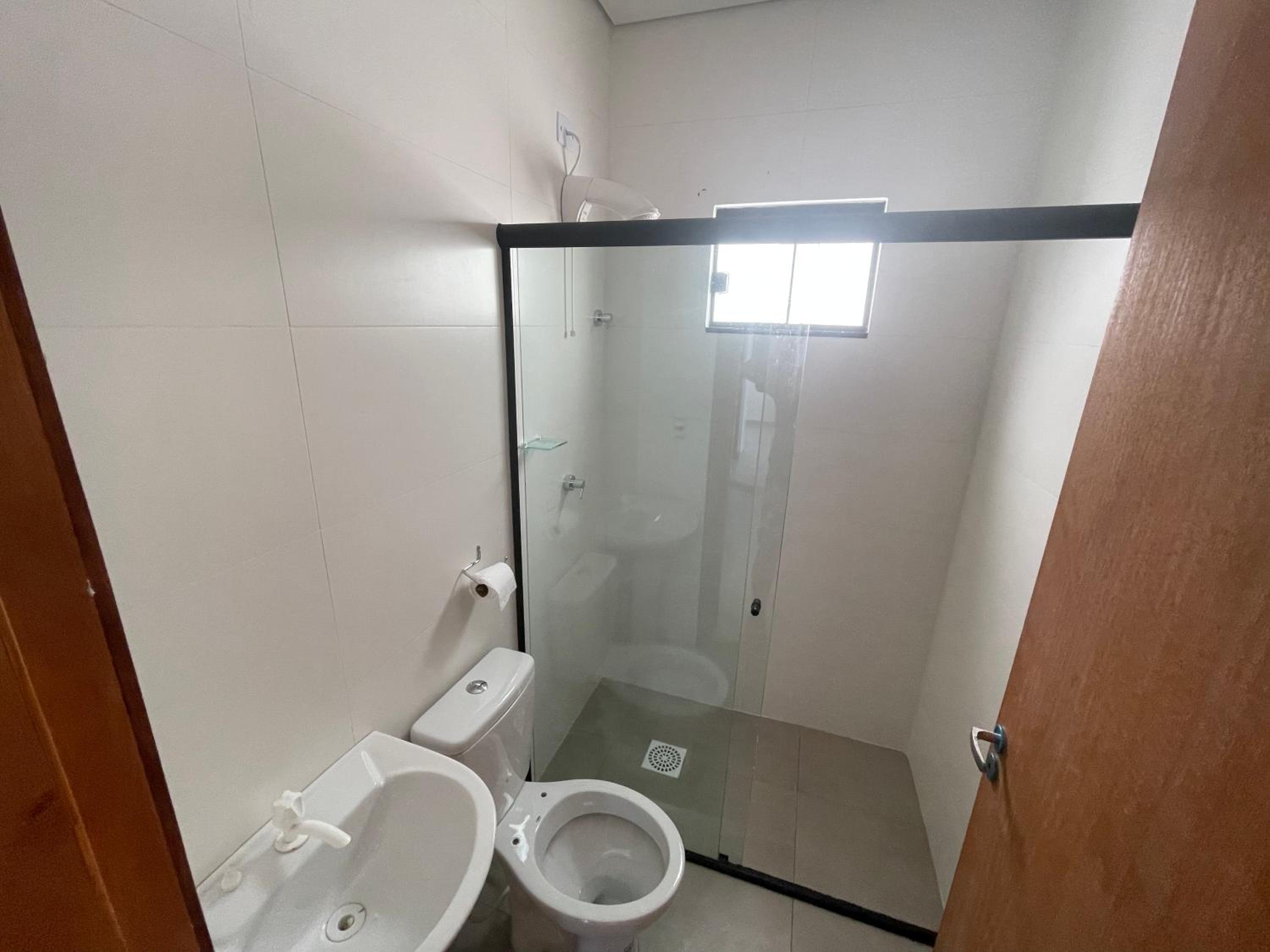 Casa a 40 metros da praia, rua tranquila